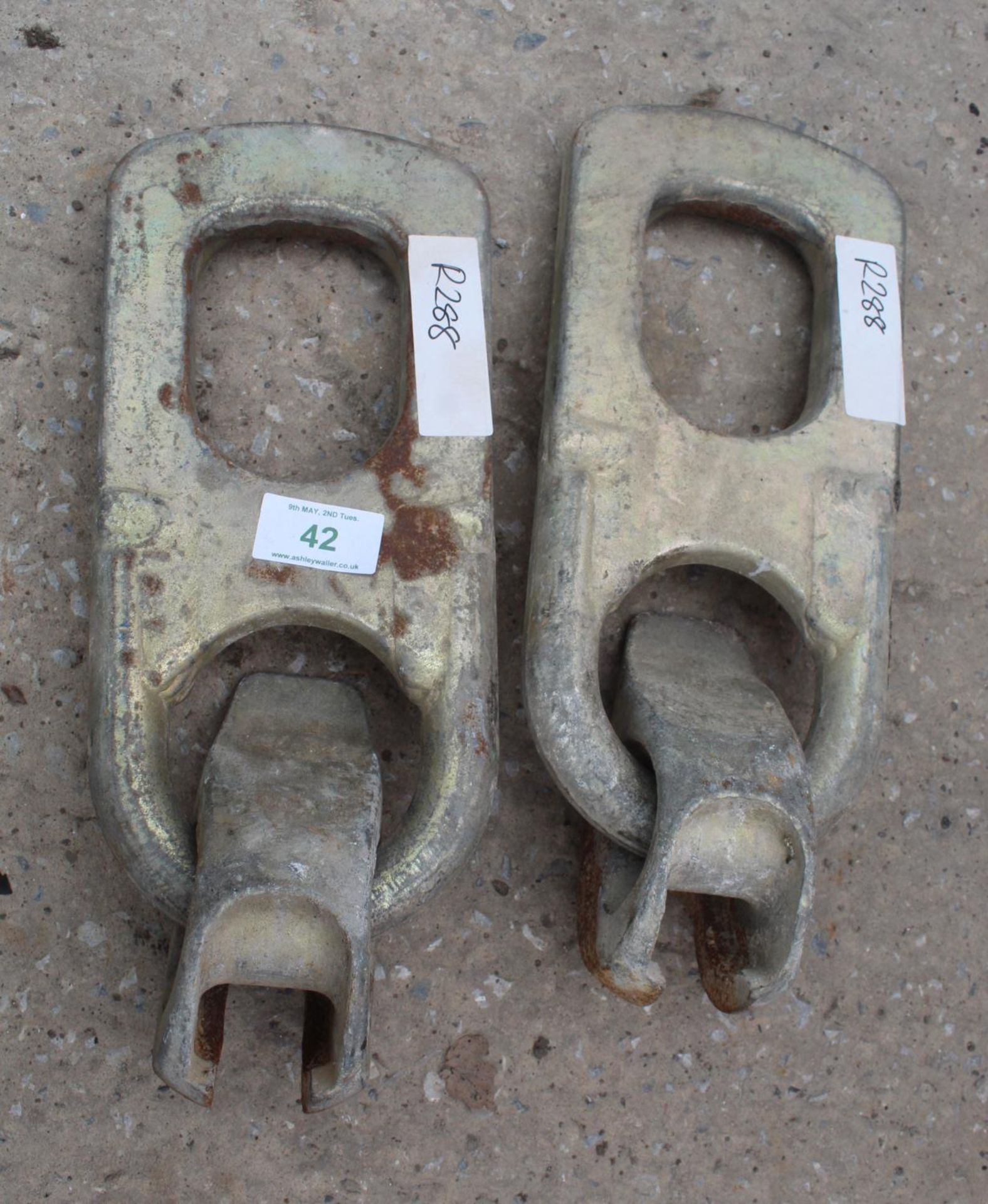 2 SKIP CLAMPS NO VAT