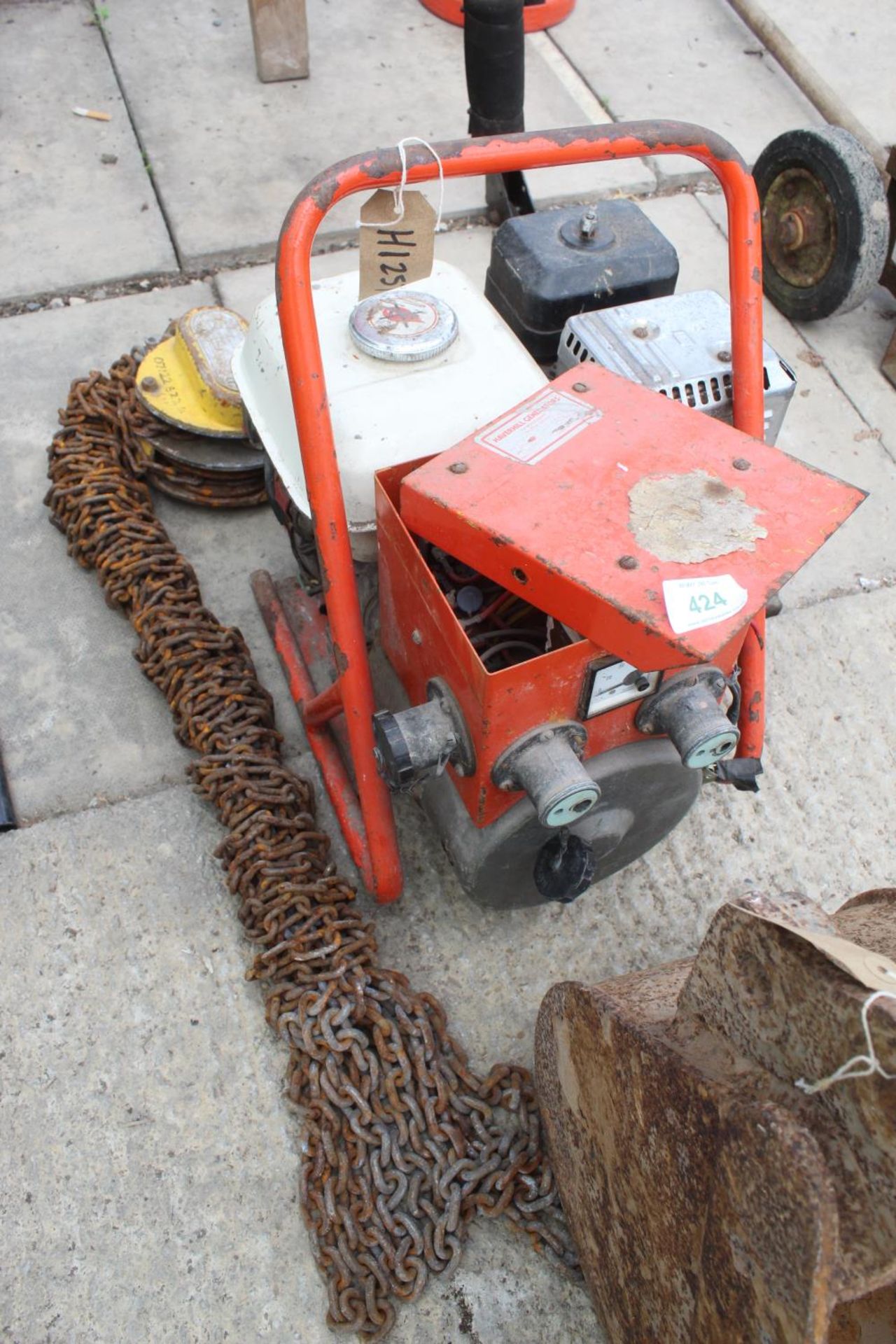 DIGGER BUCKET, GENERATOR, CHAIN HOIST, BACK JACK + VAT - Image 3 of 4