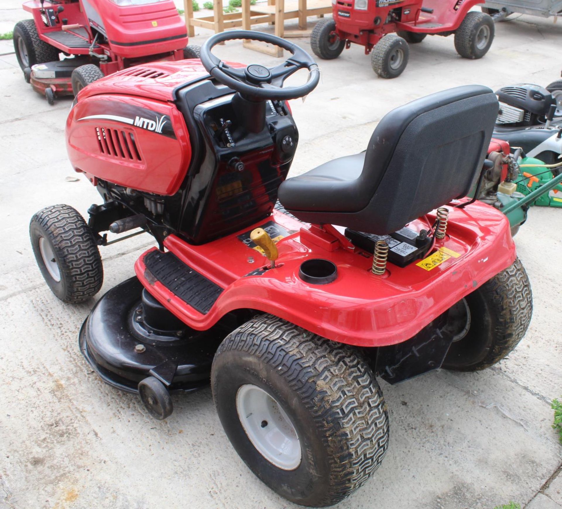 MTD RIDE ON MOWER LG175 17.5 HP - KEY IN OFFICE - PLUS VAT - Image 2 of 2