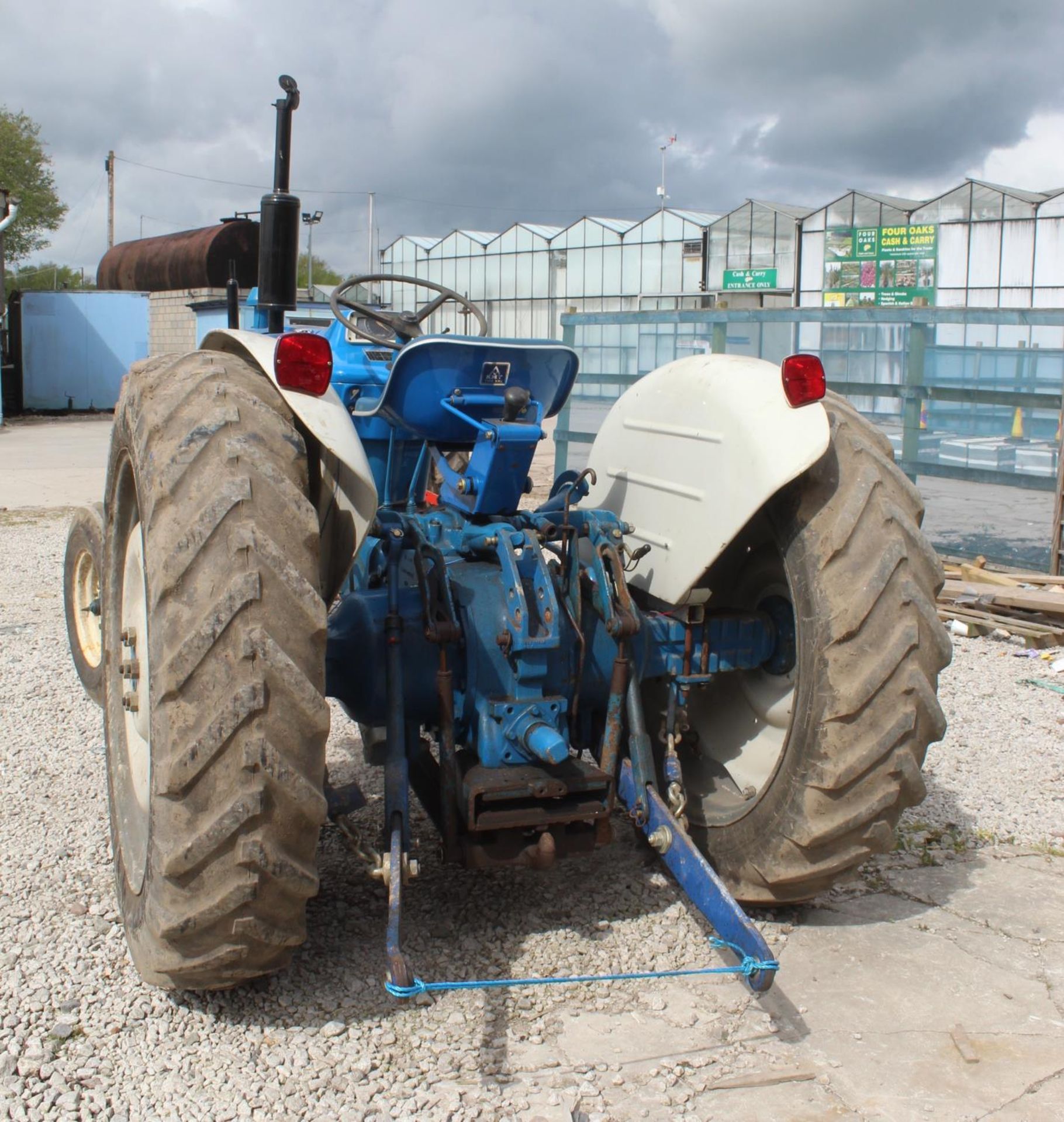 A FORD 4000 TRACTOR RECENT OVERHAUL TO INCLUDE FULL ENGINE REBUILD, NEW CLUTCH, NEW STARTER, DONE 56 - Image 4 of 7