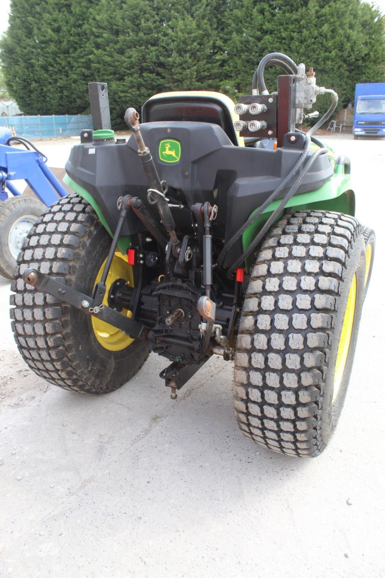 JOHN DEERE 3038E COMPACT TRACTOR 2021 617 HOURS APPROX ONE OWNER FROM NEW USER MANUAL FULL TER - Image 3 of 8