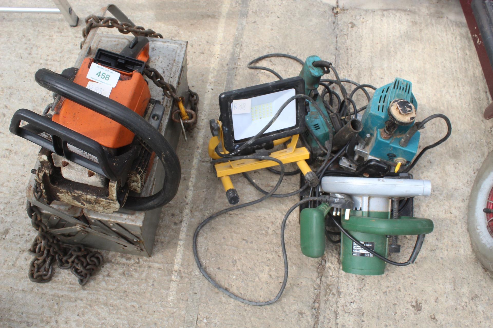 A CHAIN SAW ENGINE & TOOLBOX NO VAT