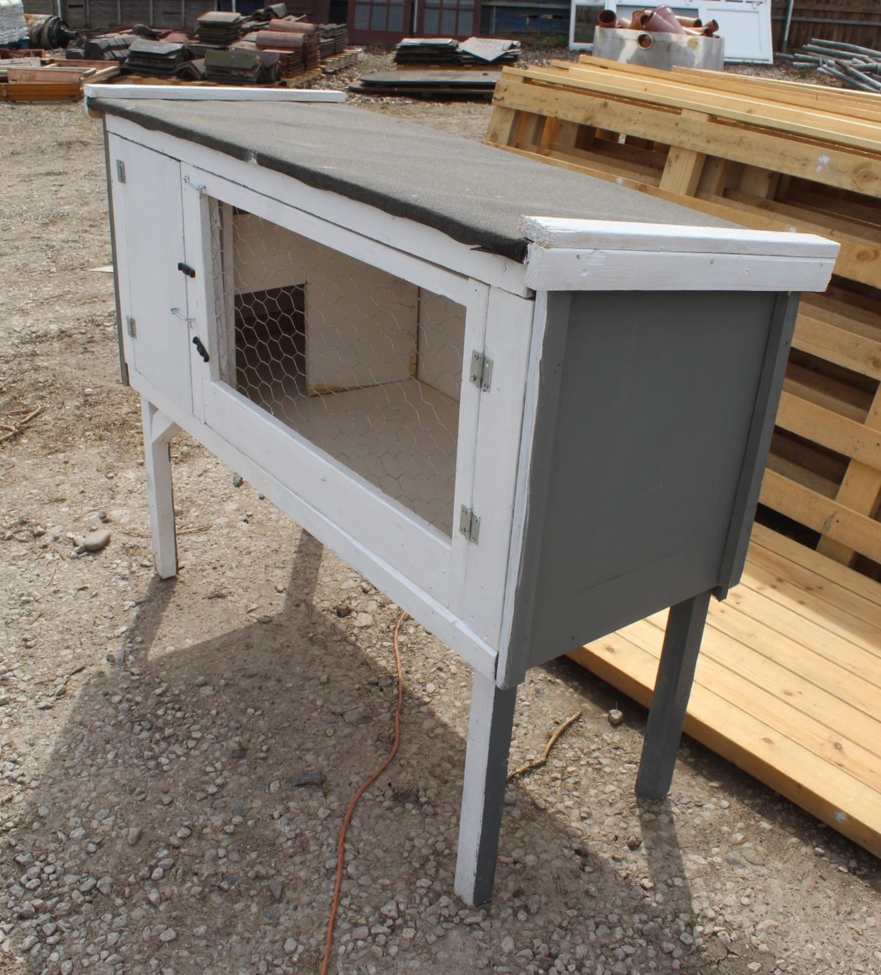 A RABBIT HUTCH ON LEGS NO VAT - Image 2 of 3