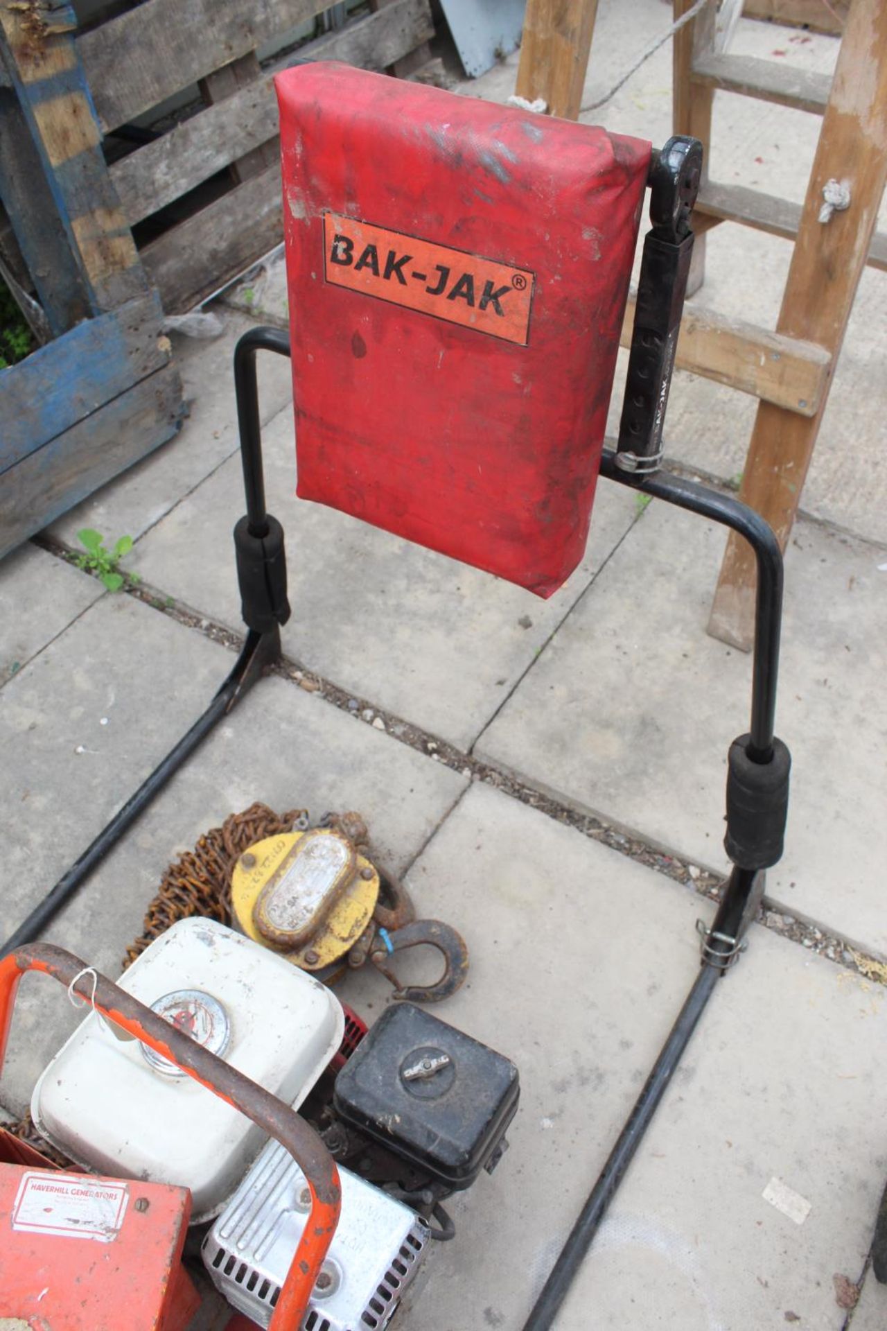 DIGGER BUCKET, GENERATOR, CHAIN HOIST, BACK JACK + VAT - Image 4 of 4