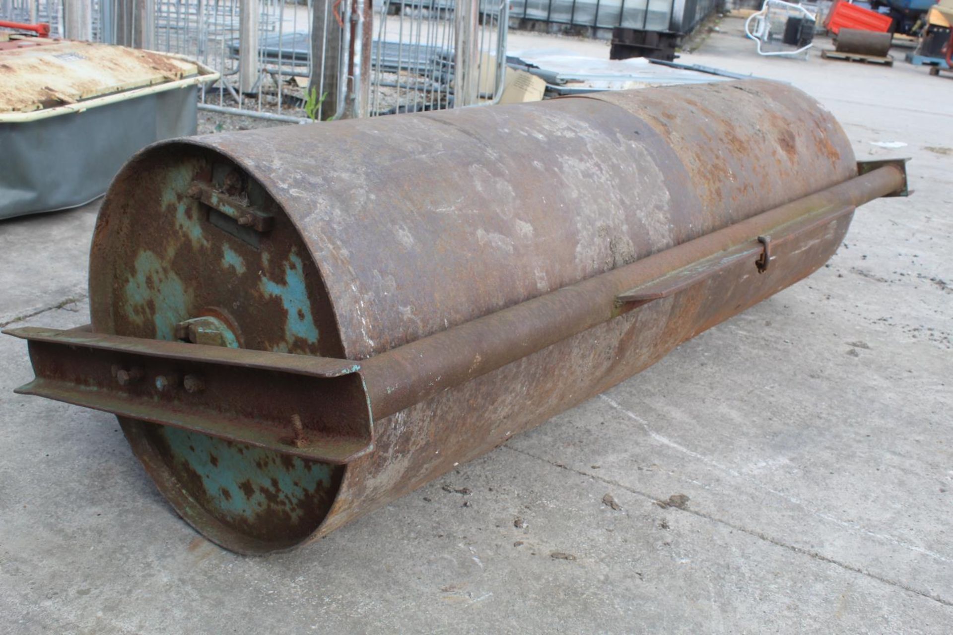 A FLAT ROLLER APPROX 8'WIDE NO VAT - Image 2 of 2