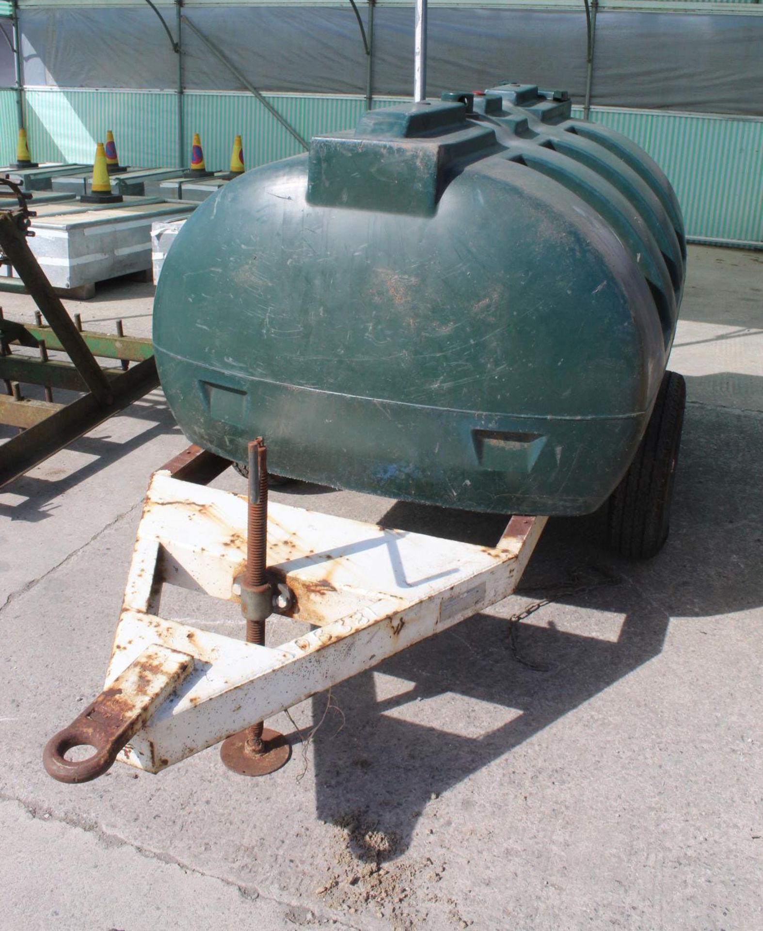 A LP1320 FUEL BOWSER WITH A PLASTIC TANK NO VAT