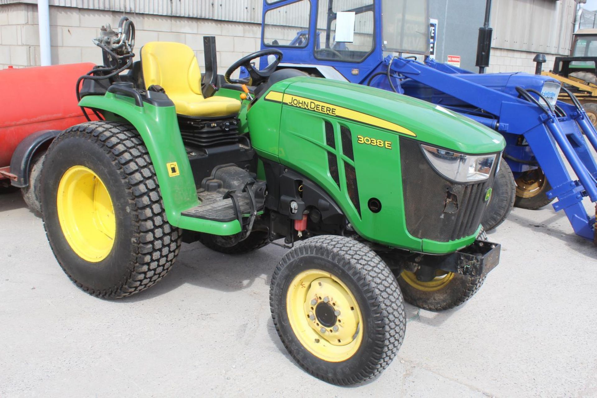 JOHN DEERE 3038E COMPACT TRACTOR 2021 617 HOURS APPROX ONE OWNER FROM NEW USER MANUAL FULL TER