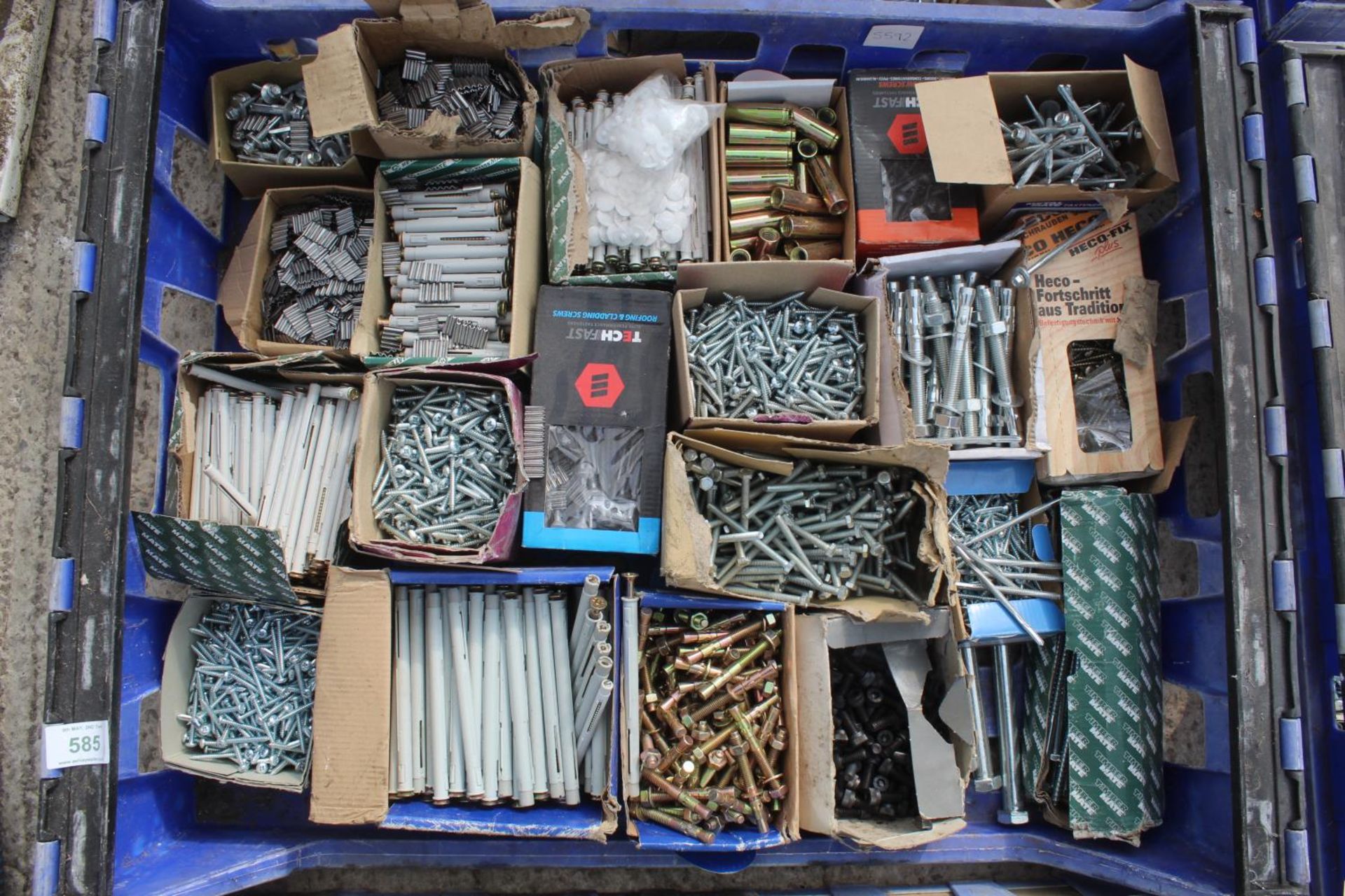 ASSORTED SCREWS - PLUS VAT