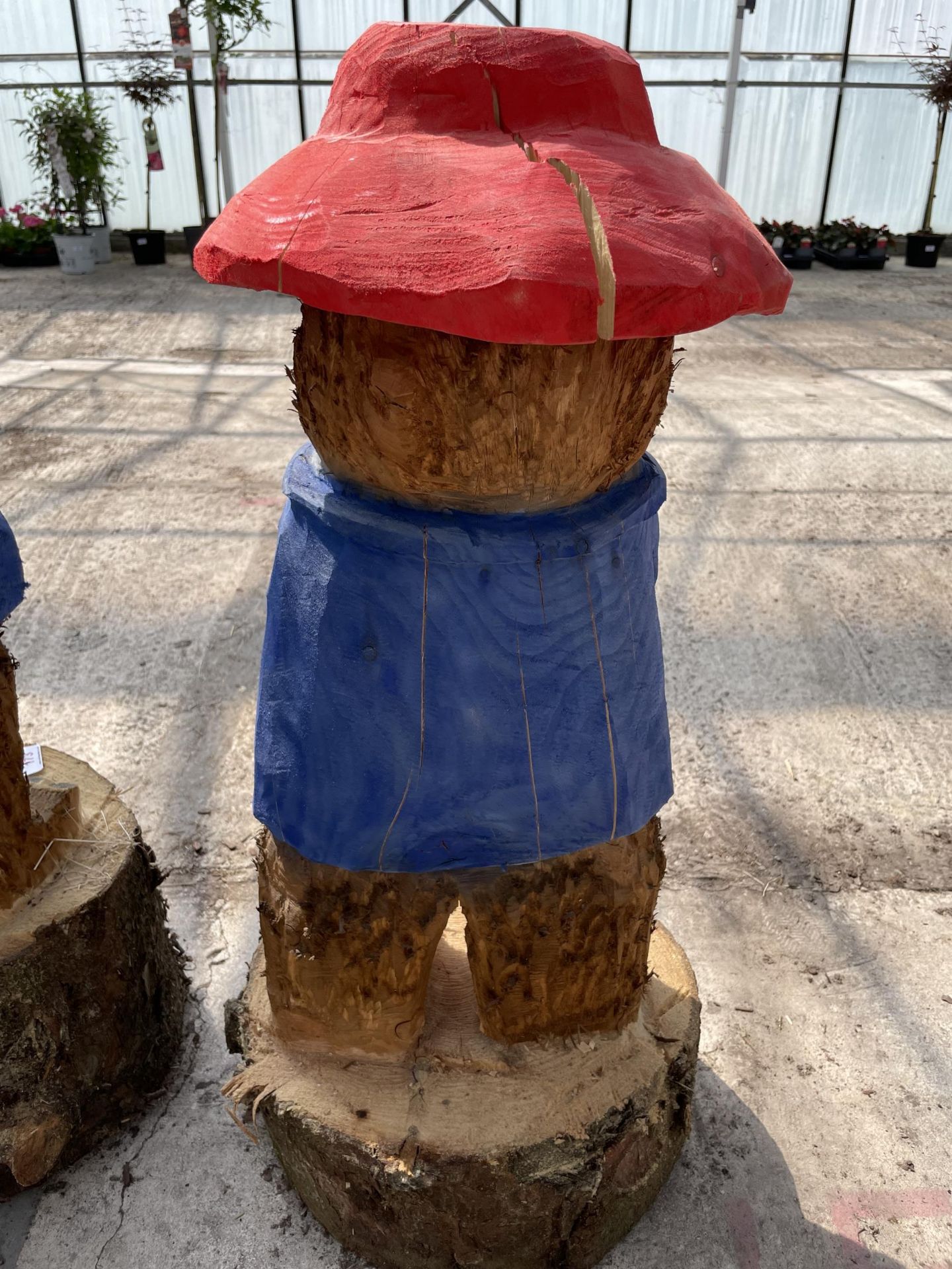 A PADDINGTON BEAR WOOD CARVING APPROXIMATELY 85 CM TALL NO VAT - Image 3 of 3