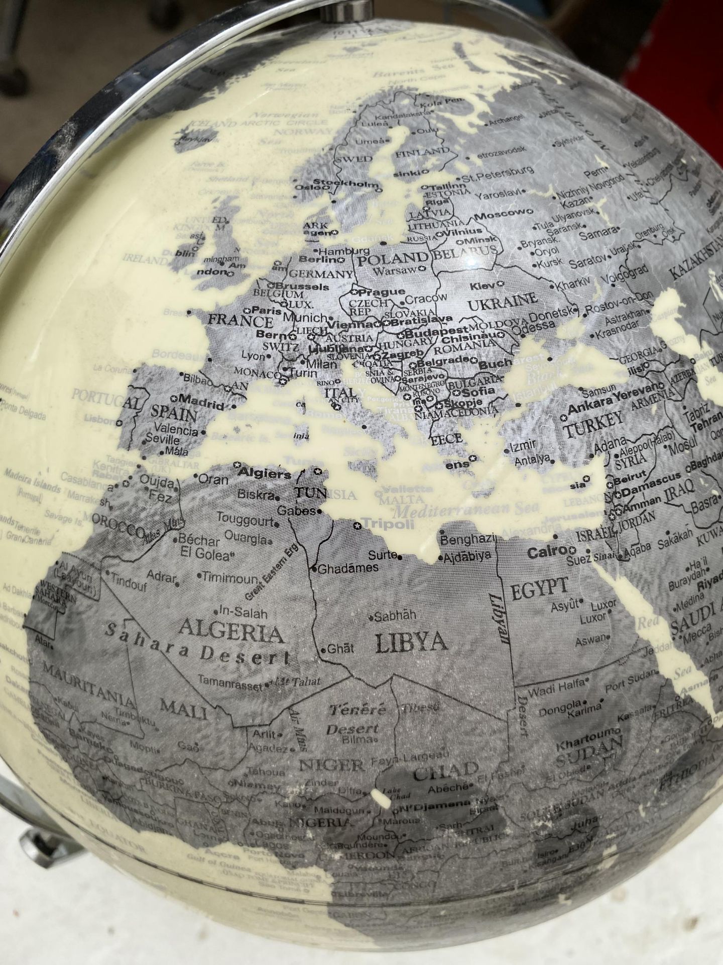 A WORLD GLOBE ON STAND - Image 3 of 4