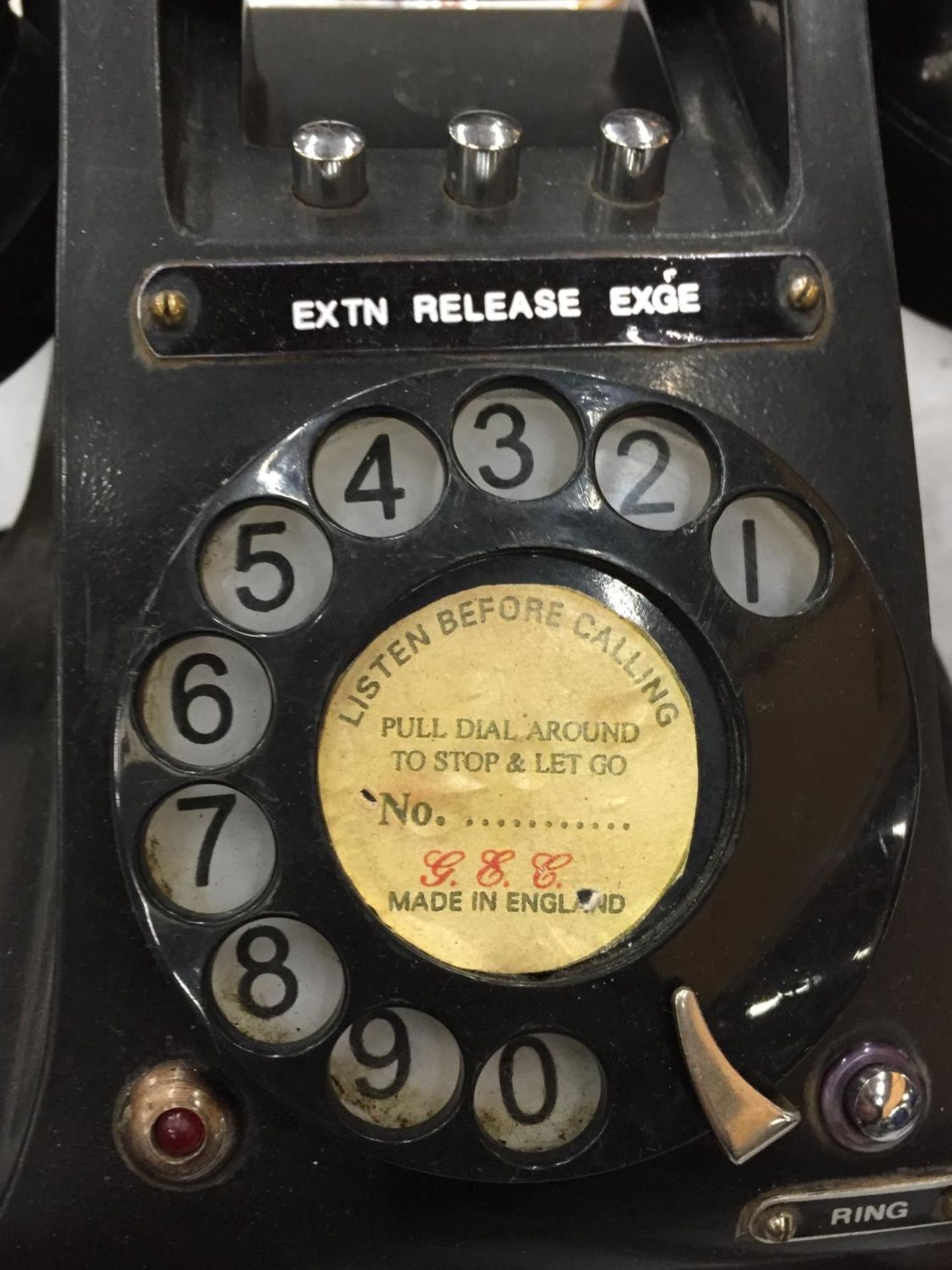 A VINTAGE BLACK BAKELITE ROTARY DIAL TELEPHONE - Image 3 of 3