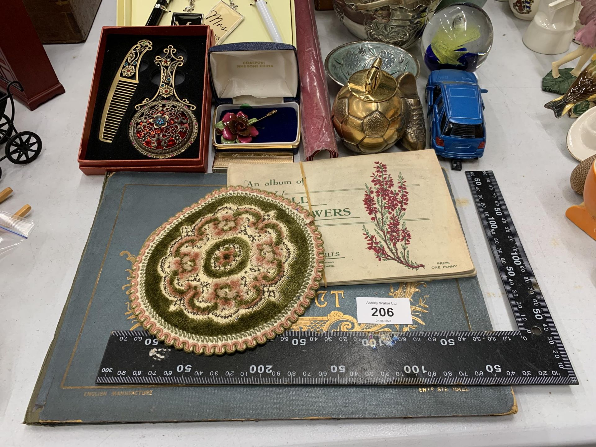 A MIXED LOT OF ASSORTED ITEMS, BOXED ITEMS, DRAUGHT PIECES ETC - Image 4 of 6