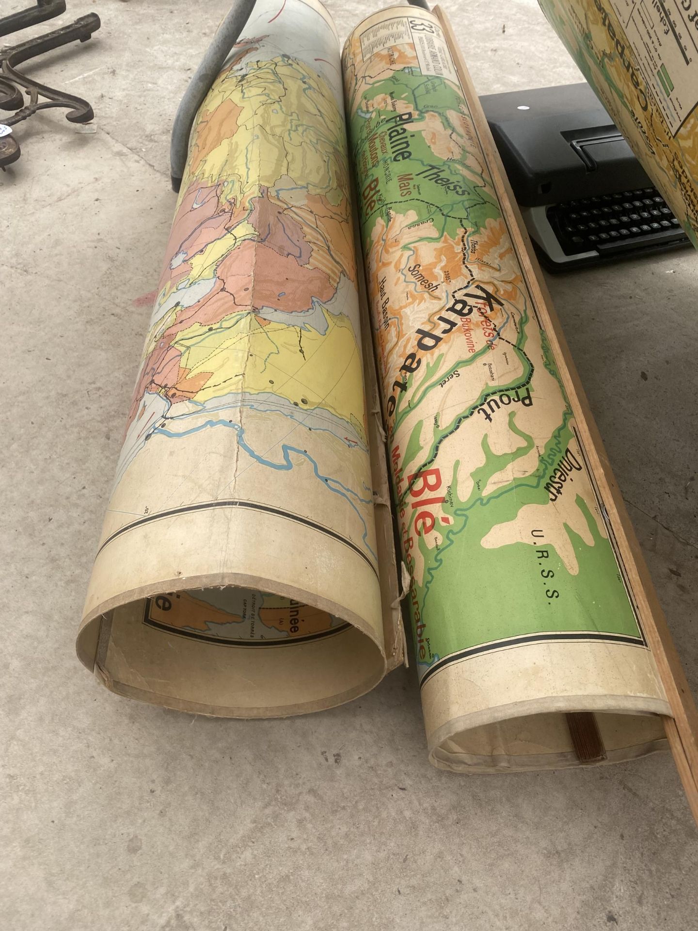 A GROUP OF VINTAGE MAPS - Image 3 of 3