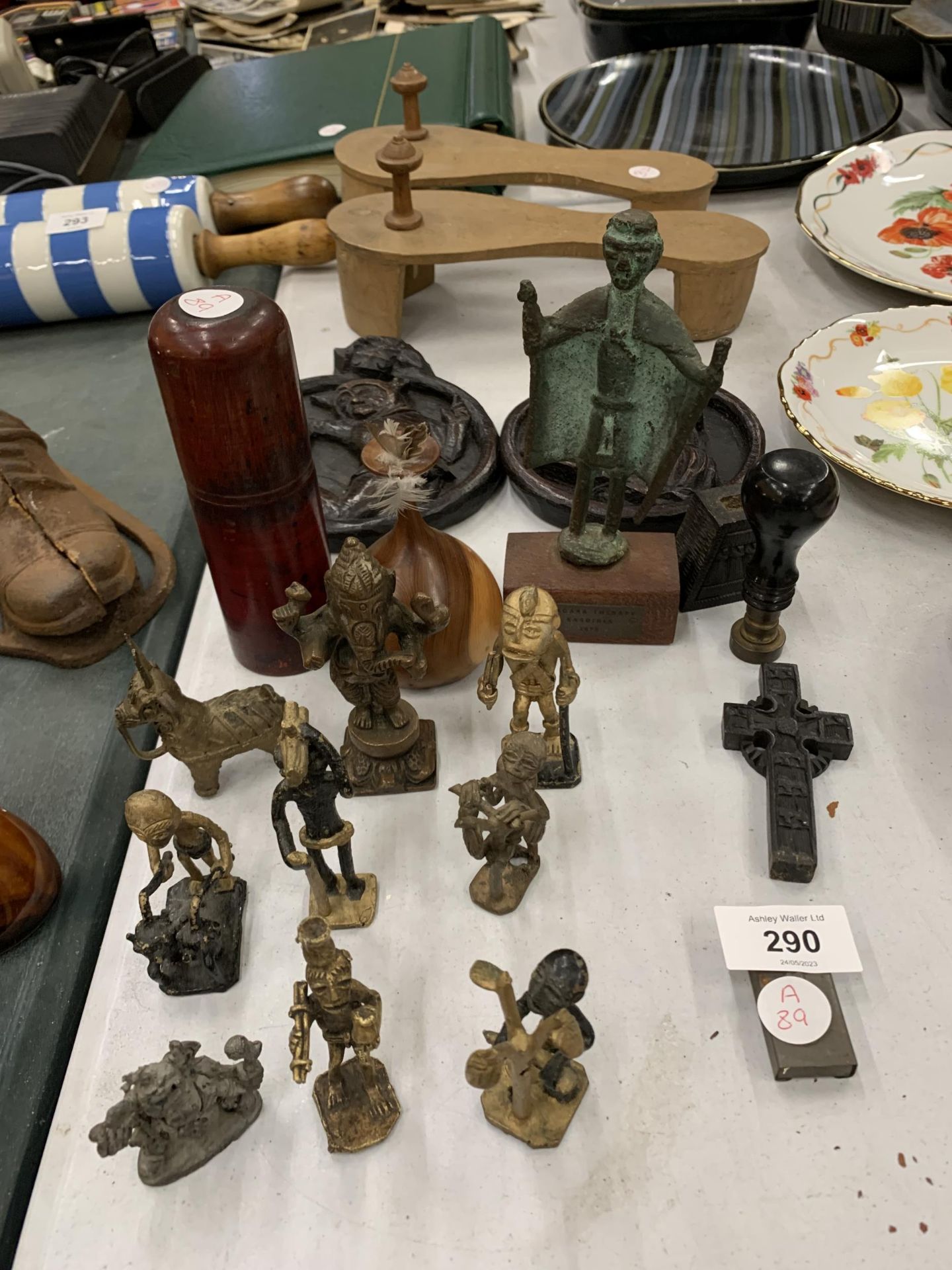 A MIXED COLLECTION OF MIDDLE EASTERN BRASS FIGURES AND FURTHER ITEMS