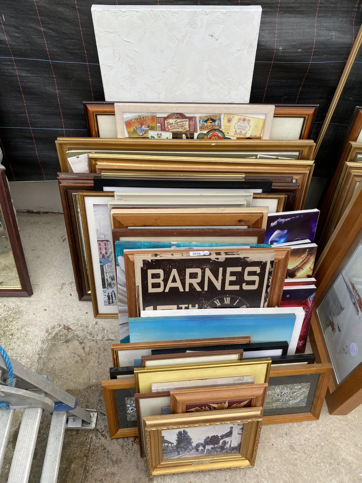 A LARGE ASSORTMENT OF FRAMED PRINTS AND PICTURES