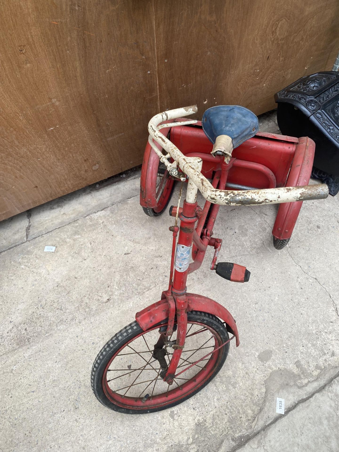 A VINTAGE 1950'S GRESHAM FLYER TRICYCLE - Image 3 of 4