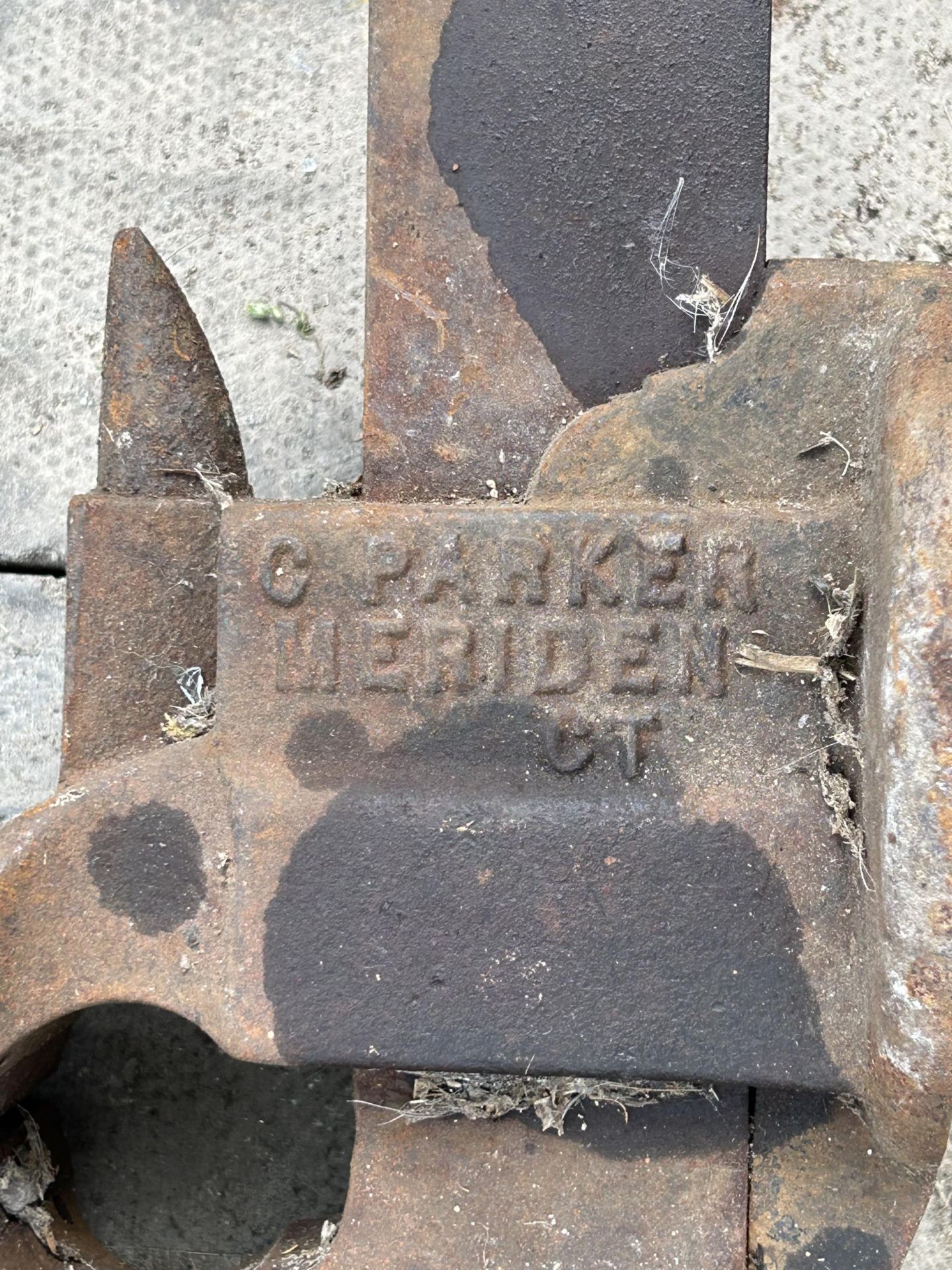 A VINTAGE C. PARKER MERIDENT VICE WITH ANVIL DETAIL - Image 3 of 4
