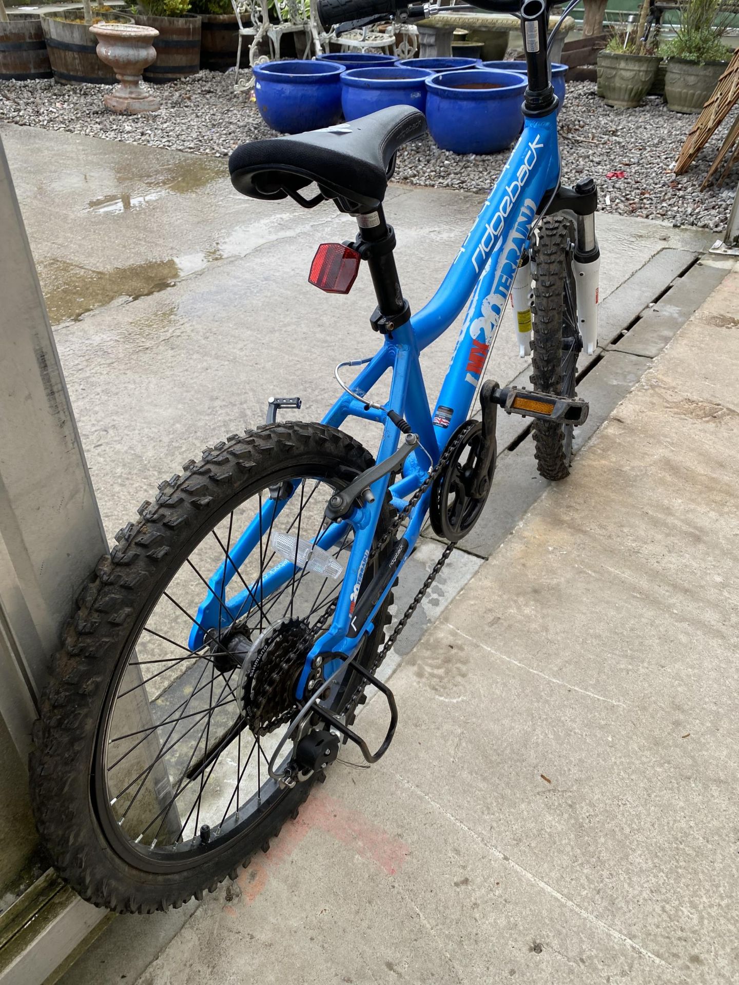 A CHILDS RIDGEBACK TERRAIN BIKE WITH 6 SPEED SHIMANO GEAR SYSTEM - Image 2 of 2