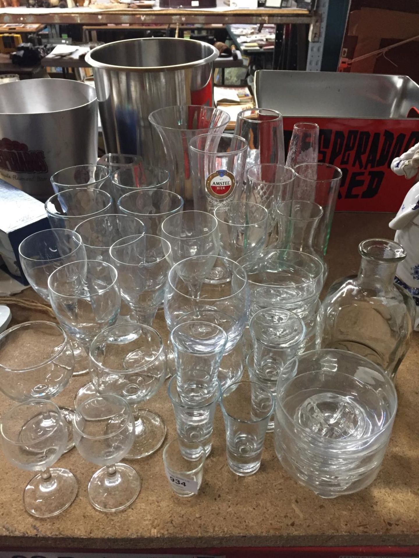 A LARGE QUANTITY OF GLASSES TO INCLUDE WINE, SHERRY, LICQUER, TUMBLERS, DESSERT BOWLS, VASES, ETC - Image 3 of 4