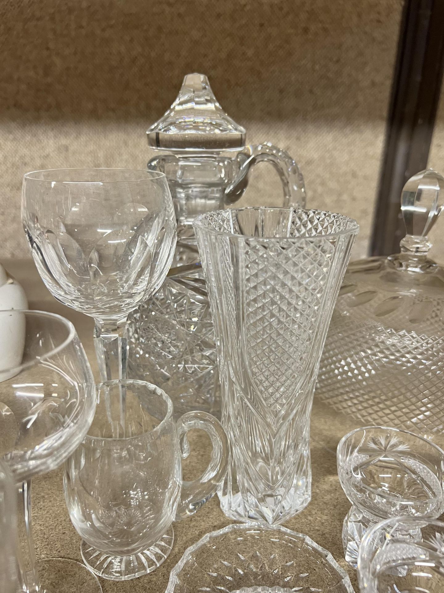 A QUANTITY OF GLASSWARE TO INCLUDE A BLOWN VICTORIAN CUSTARD CUP, DECANTER, LOWBALL GLASSES, ETC., - Image 3 of 5