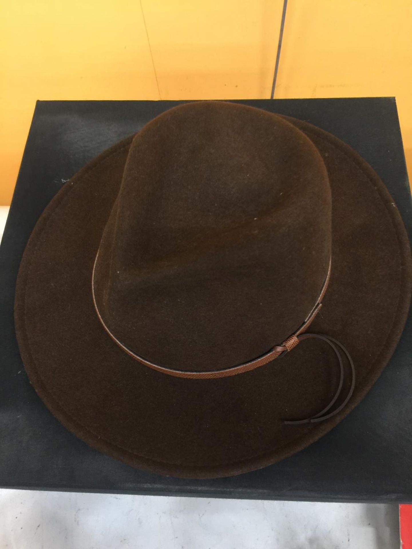 A VINTAGE 'LINCOLN BENNETT & CO HATTERS, LONDON BOWLER HAT PLUS A LONDON FOG FELT HAT - Image 2 of 5