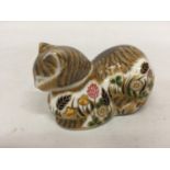 A ROYAL CROWN DERBY COTTAGE GARDEN CAT (SECONDS) WITH SILVER STOPPER