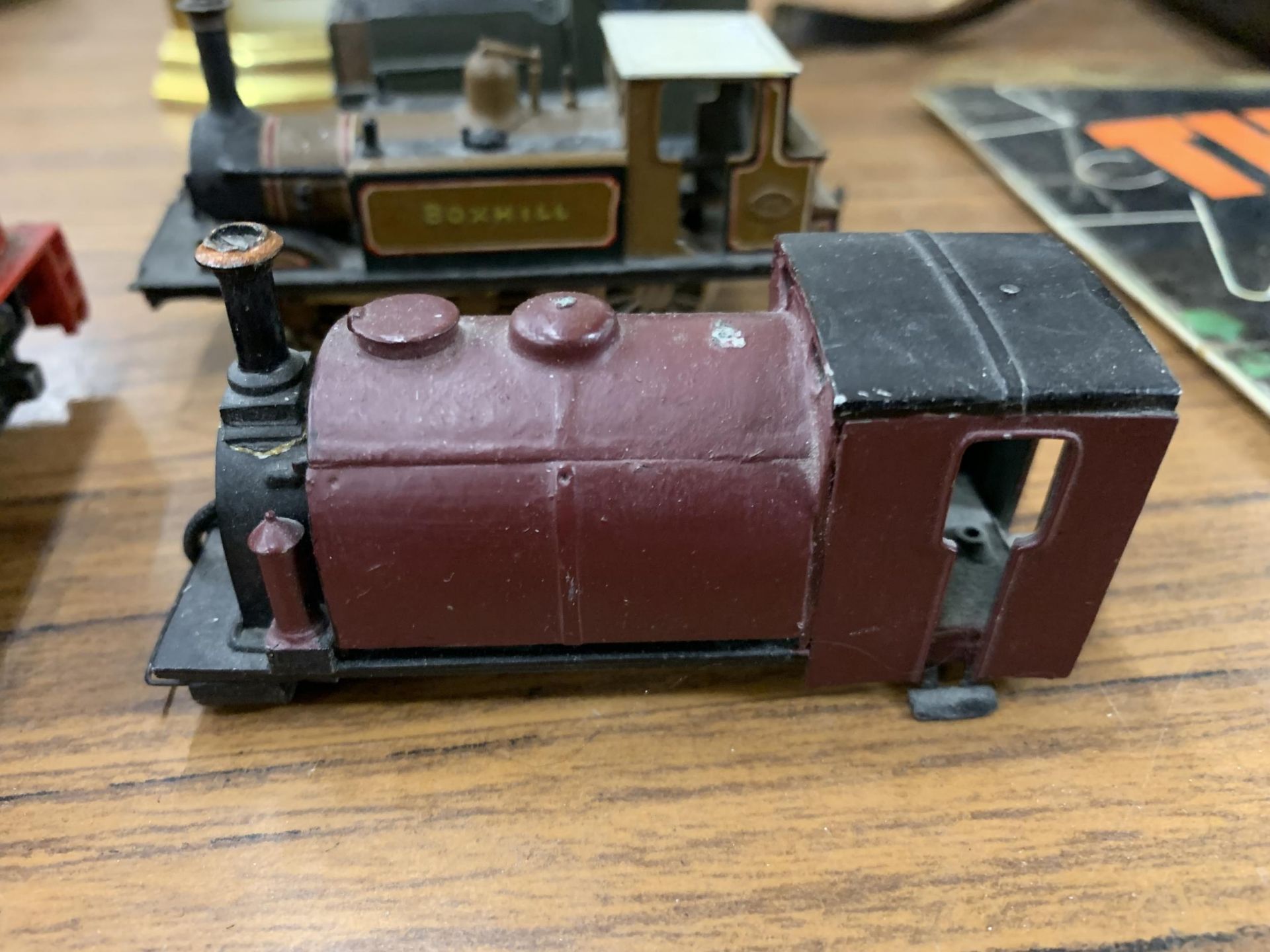 FIVE VINTAGE METAL SHUNTERS TO INCLUDE BOXHILL, DOCK AUTHORITY AND JAPANESE TENSHODO HANAZONO, ETC - Image 5 of 5