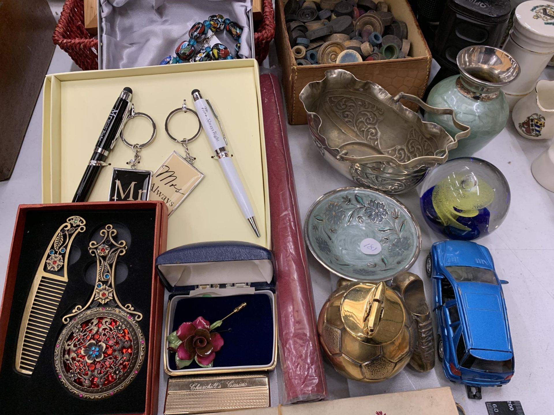 A MIXED LOT OF ASSORTED ITEMS, BOXED ITEMS, DRAUGHT PIECES ETC - Image 3 of 6