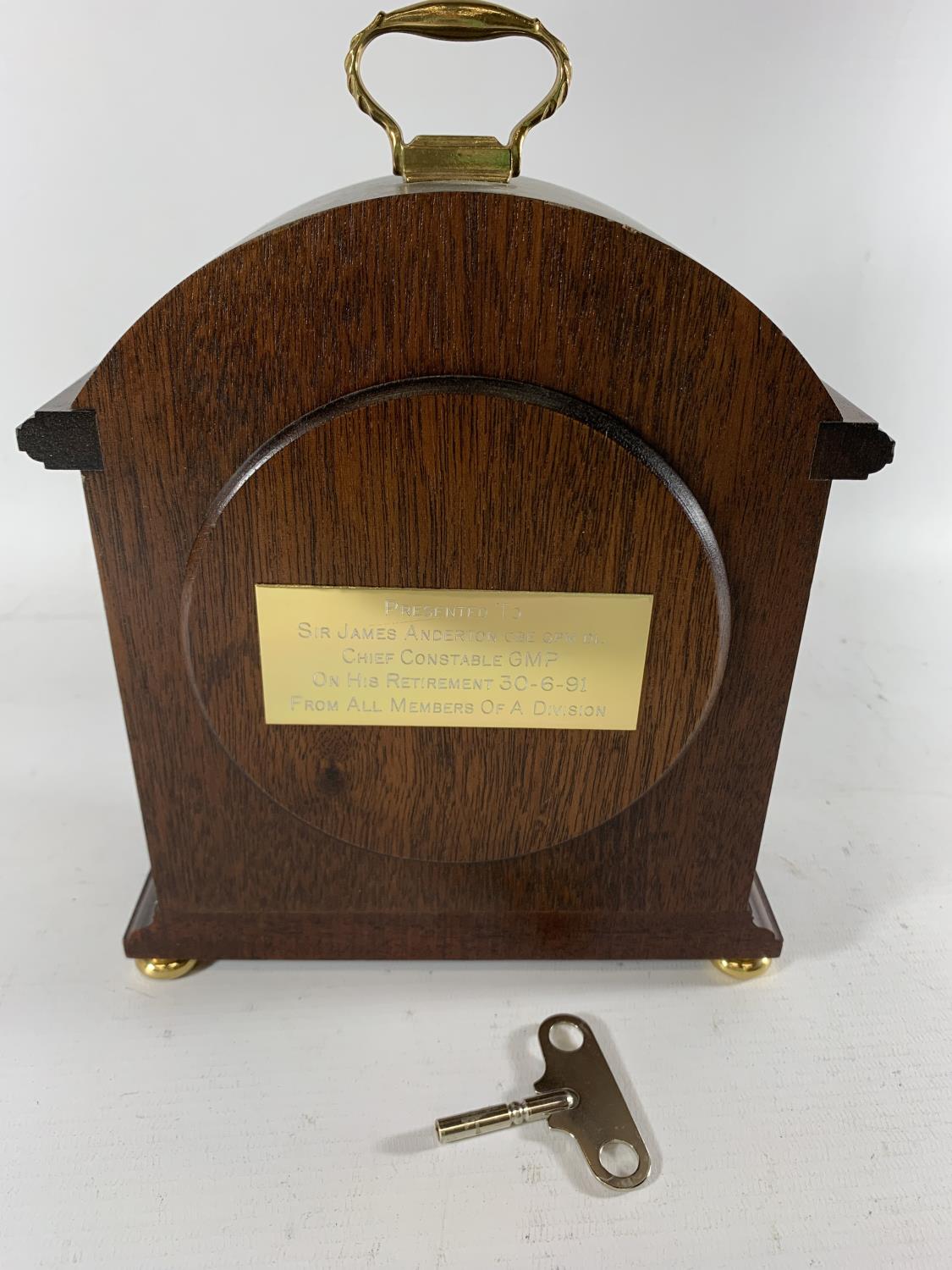 * A PRESENTATION MANTLE CLOCK BY WM WIDDOP, HEIGHT 25CM, PRESENTED BY G.M.P A DIVISION 1991 - Image 3 of 4