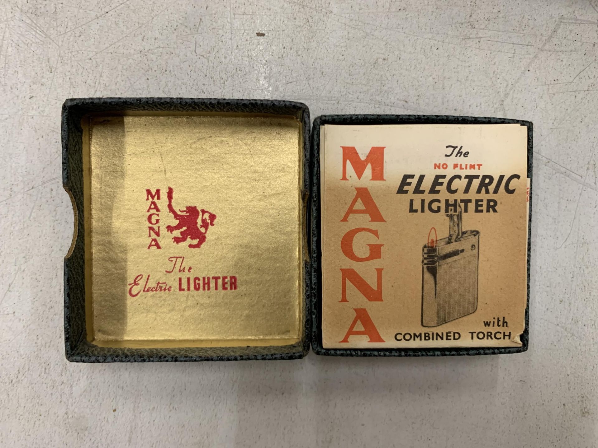 A VINTAGE BOXED NICHROME MAGNA NO FLINT ELECTRIC LIGHTER