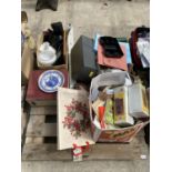 AN ASSORTMENT OF HOUSEHOLD CLEARANCE ITEMS TO INCLUDE BOOKS AND CERAMICS ETC