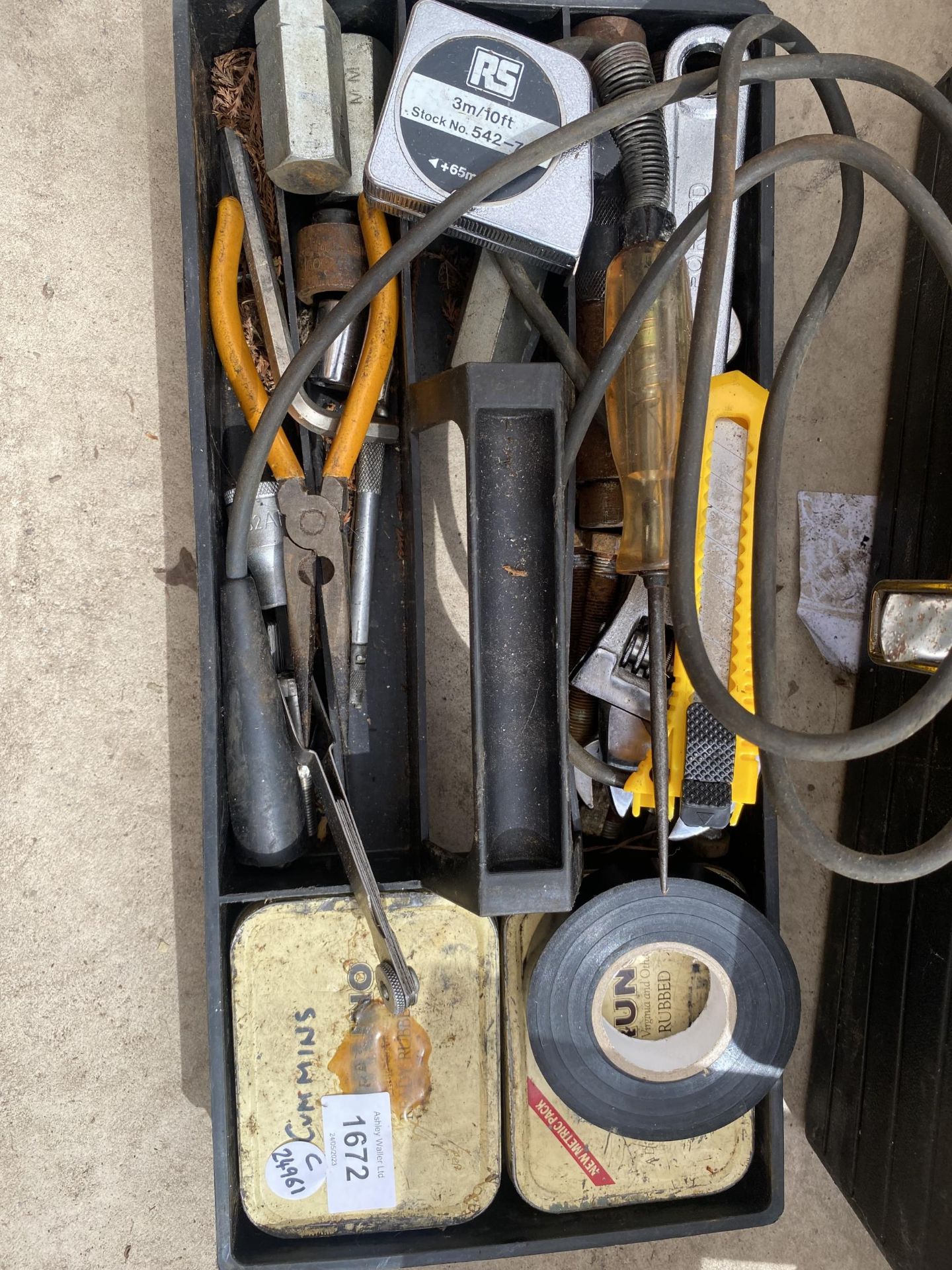 A MIXED LOT OF VINTAGE TOOLS, SPANNER SET ETC - Image 2 of 3