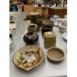 A MIXED GROUP OF STUDIO POTTERY VASES, FISH DESIGN BOWL ETC