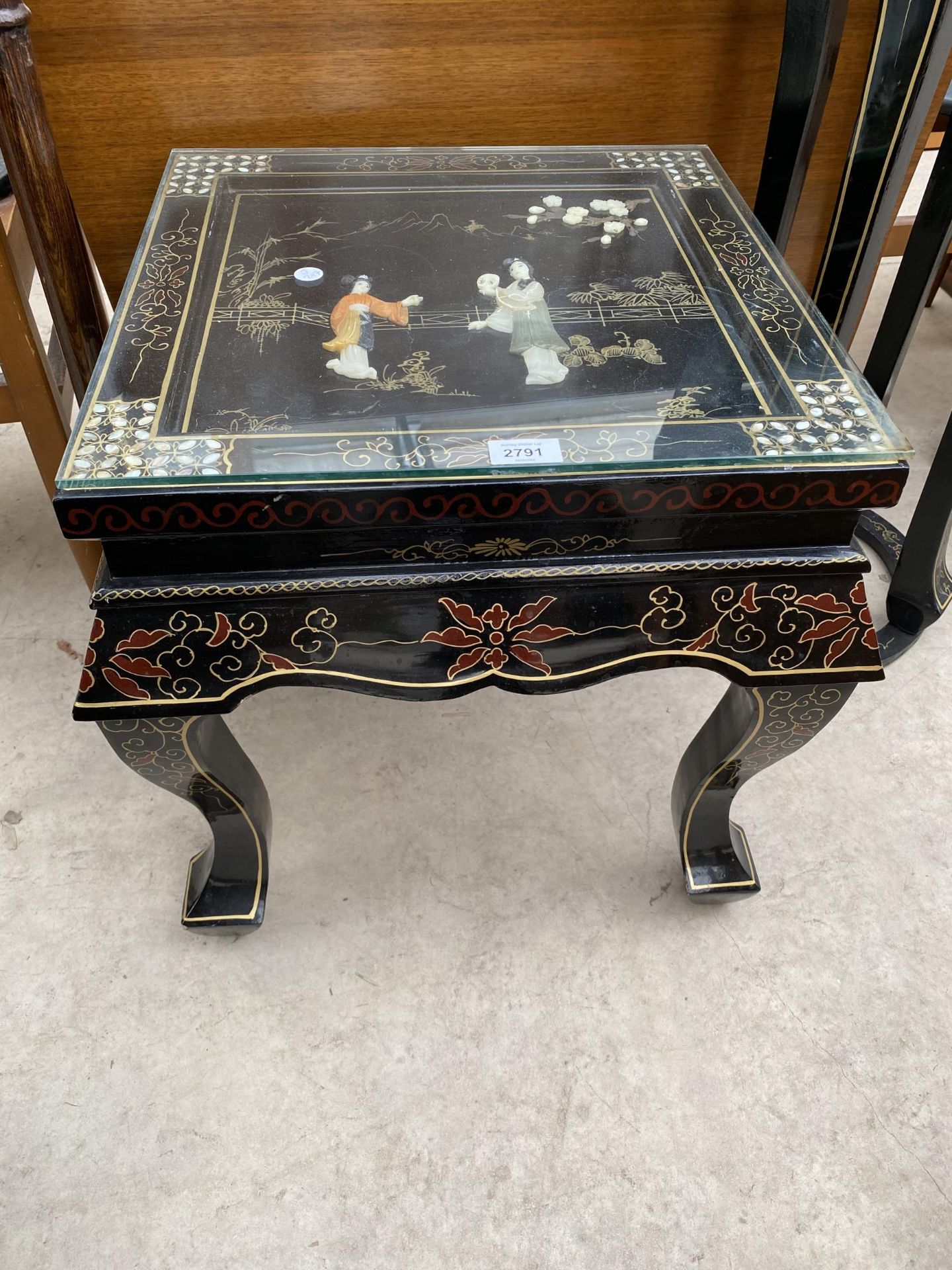 A MODERN LAMP TABLE WITH APPLIED AND PAINTED CHINOISERIE DECORATION AND GLASS TOP, 18" SQUARE