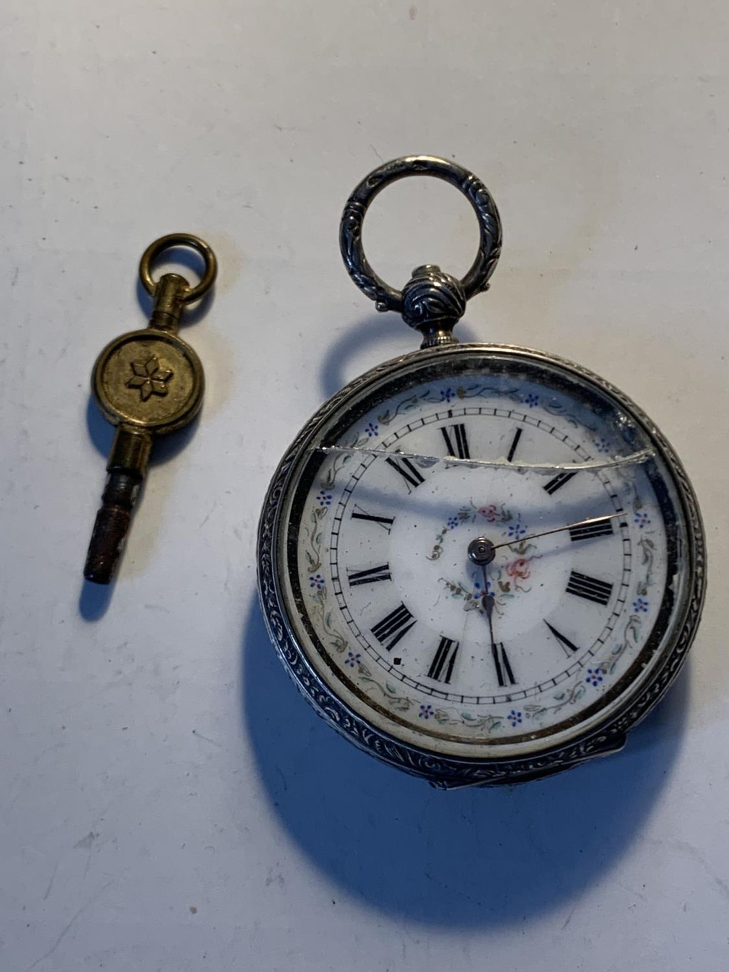 A MARKED 935 SILVER DECORATIVE POCKET WATCH WITH WHITE ENAMEL FACE AND FLORAL DECORATION, ROMAN