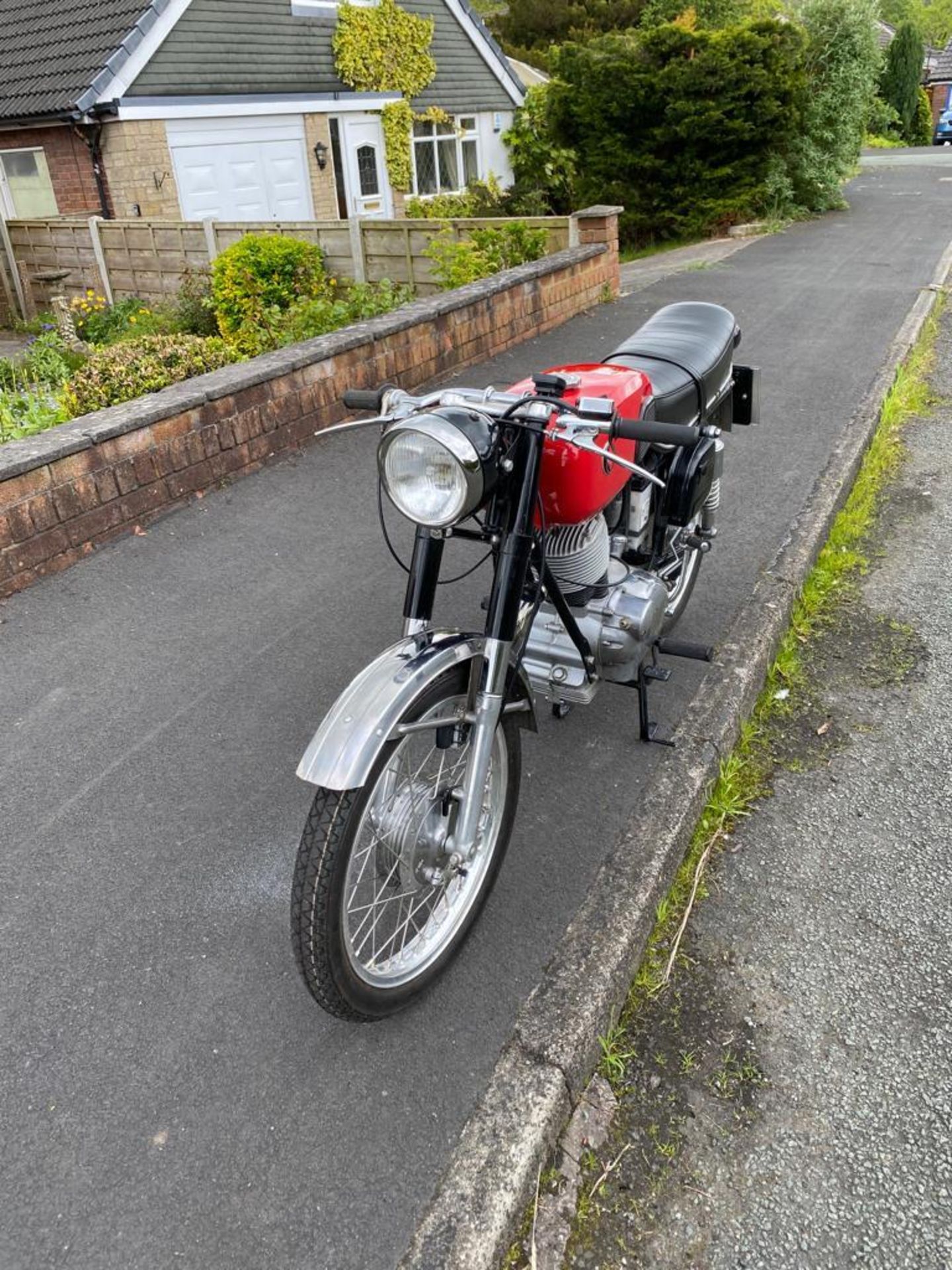A 1966 GILERA 124 SPORT MOTORCYCLE, OHV, 5 SPEED, MATCHING FACTORY NUMBERS, IMPORTED IN APPROX - Image 4 of 5