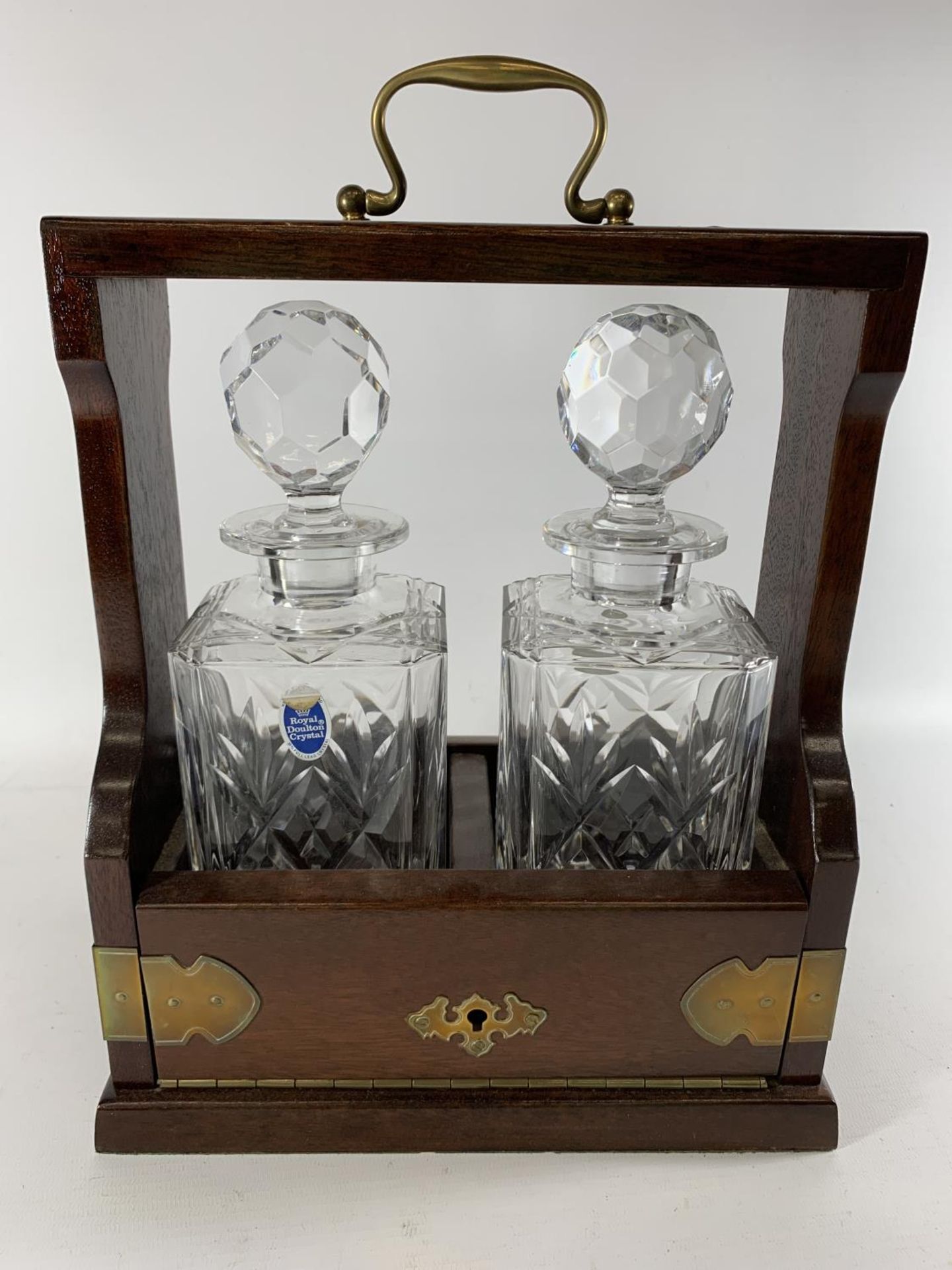 * A PRESENTATION ROYAL DOULTON CRYSTAL TWIN DECANTER TANTALUS 1991 - Image 4 of 4