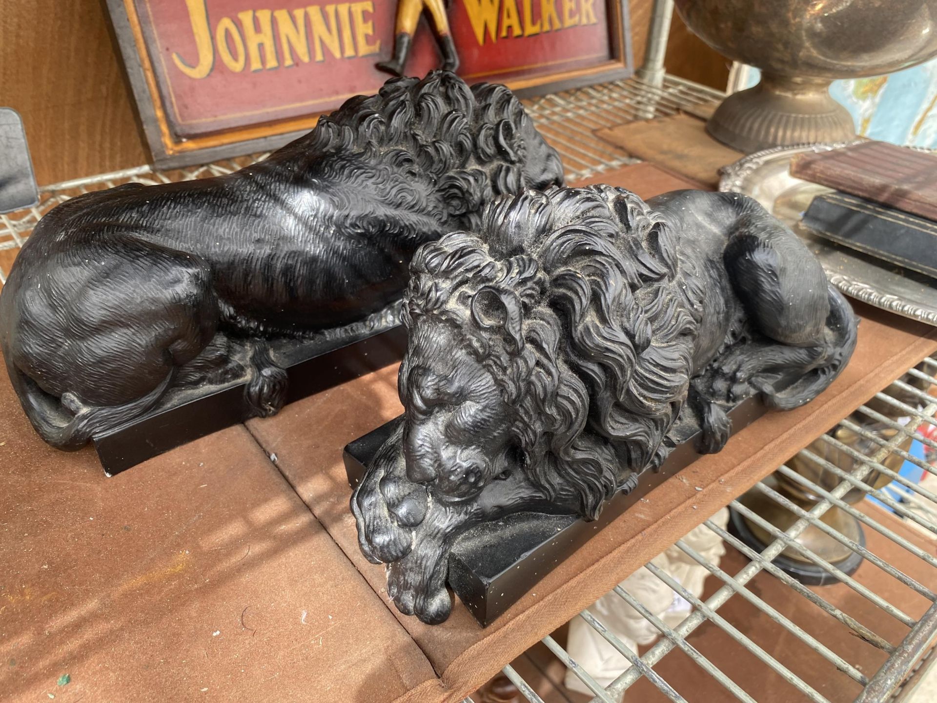 A PAIR OF VINTAGE SLEEPING LIONS - Image 2 of 4