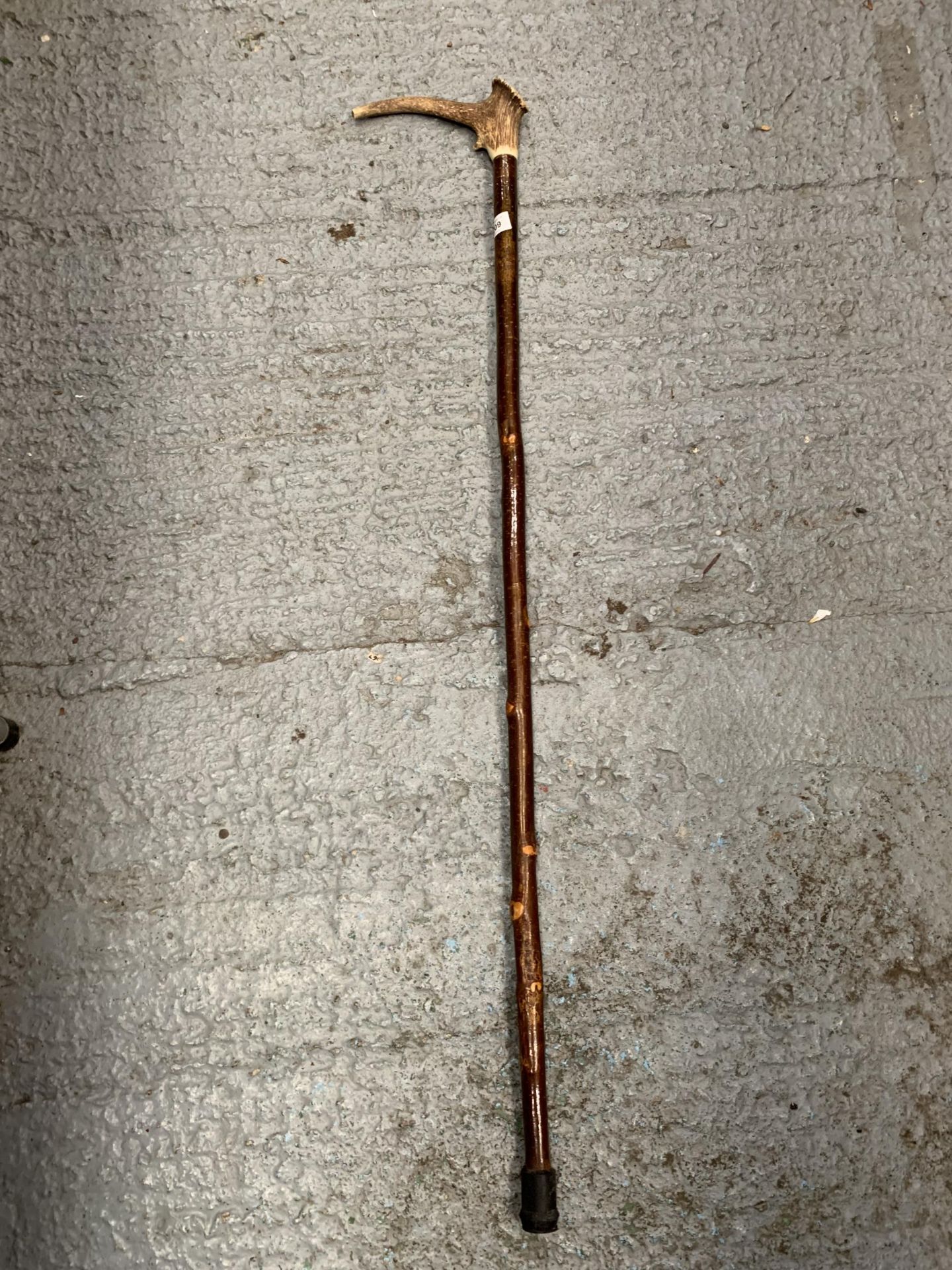 A VINTAGE HORN HANDLED WALKING STICK