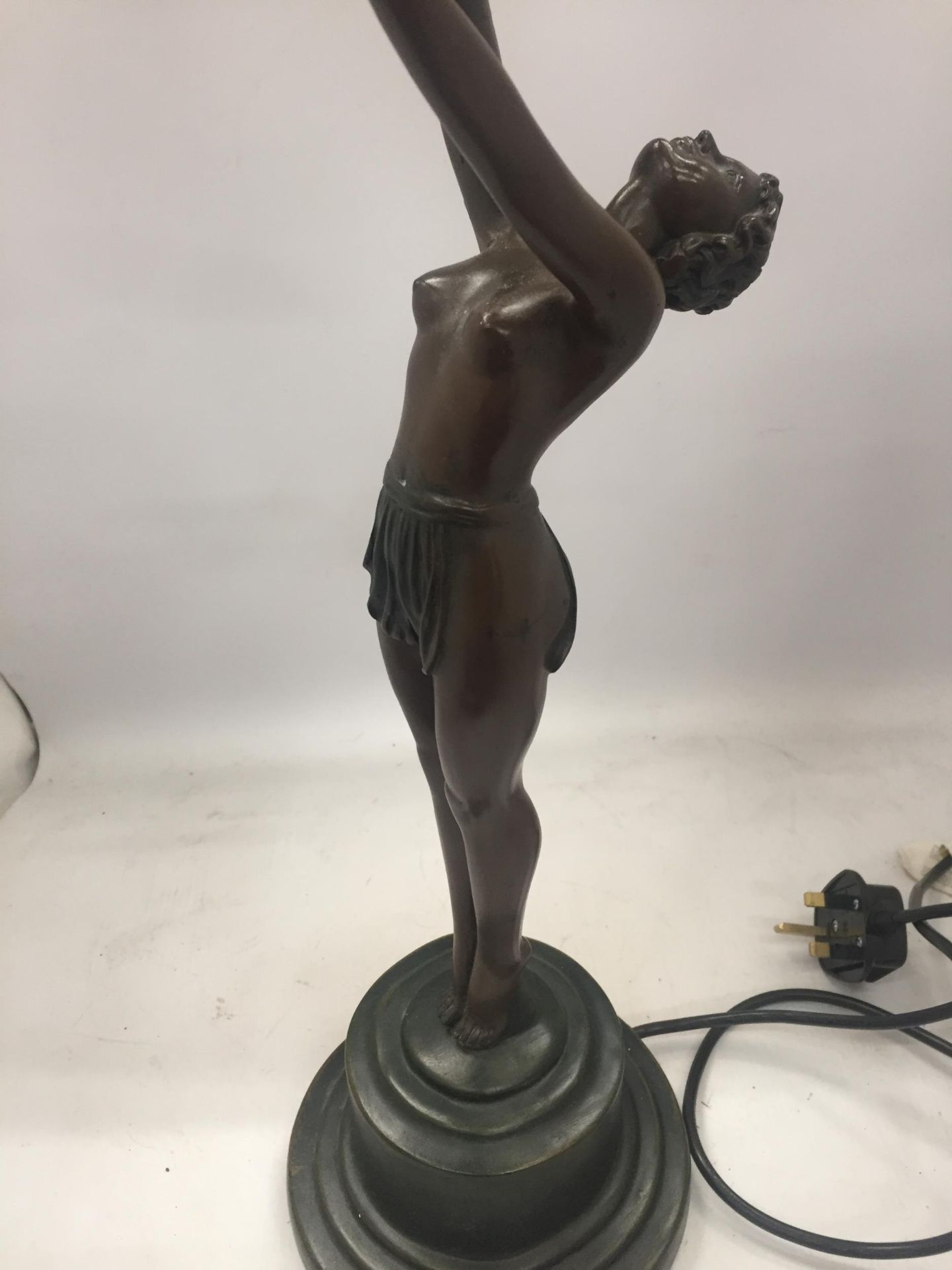 A LARGE ART DECO DESIGN BRONZE NUDE LADY LAMP BASE WITH ORB GLASS SHADE - Image 4 of 4