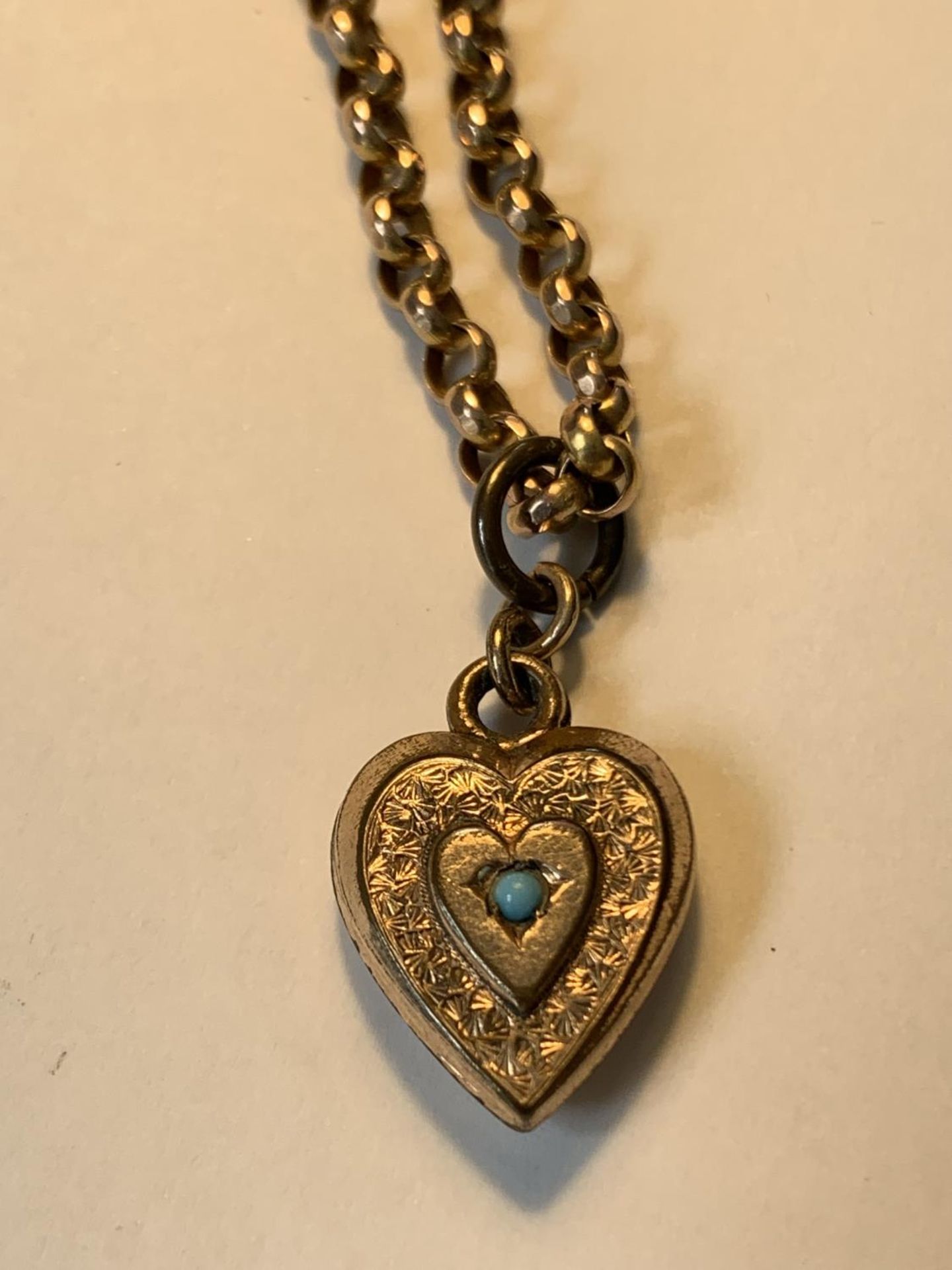 A 9 CARAT GOLD NECKLACE WITH A HEART PENDANT WITH TURQUOISE STONE GROSS WEIGHT 7.54 GRAMS WITH - Image 2 of 3