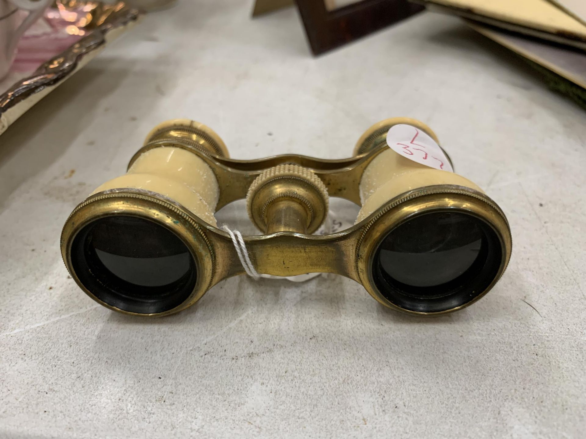 TWO PAIRS OF VINTAGE OPERA GLASSES TO INCLUDE HENSHAW EXAMPLES - Image 3 of 4