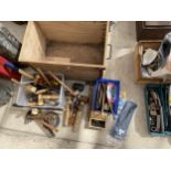 A WOODEN BOX OF ASSORTED VINTAGE HAND TOOLS, MALLETS ETC