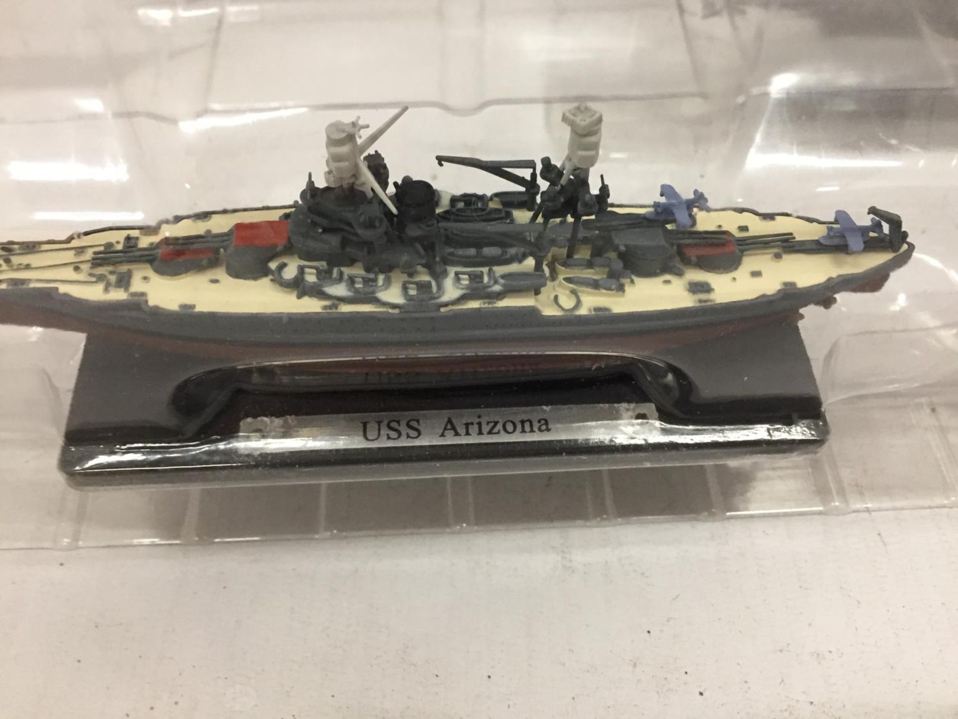 TWO DEAGOSTINI MODELS OF SHIPS - USS ARIZONA AND USS HORNET - Image 3 of 4