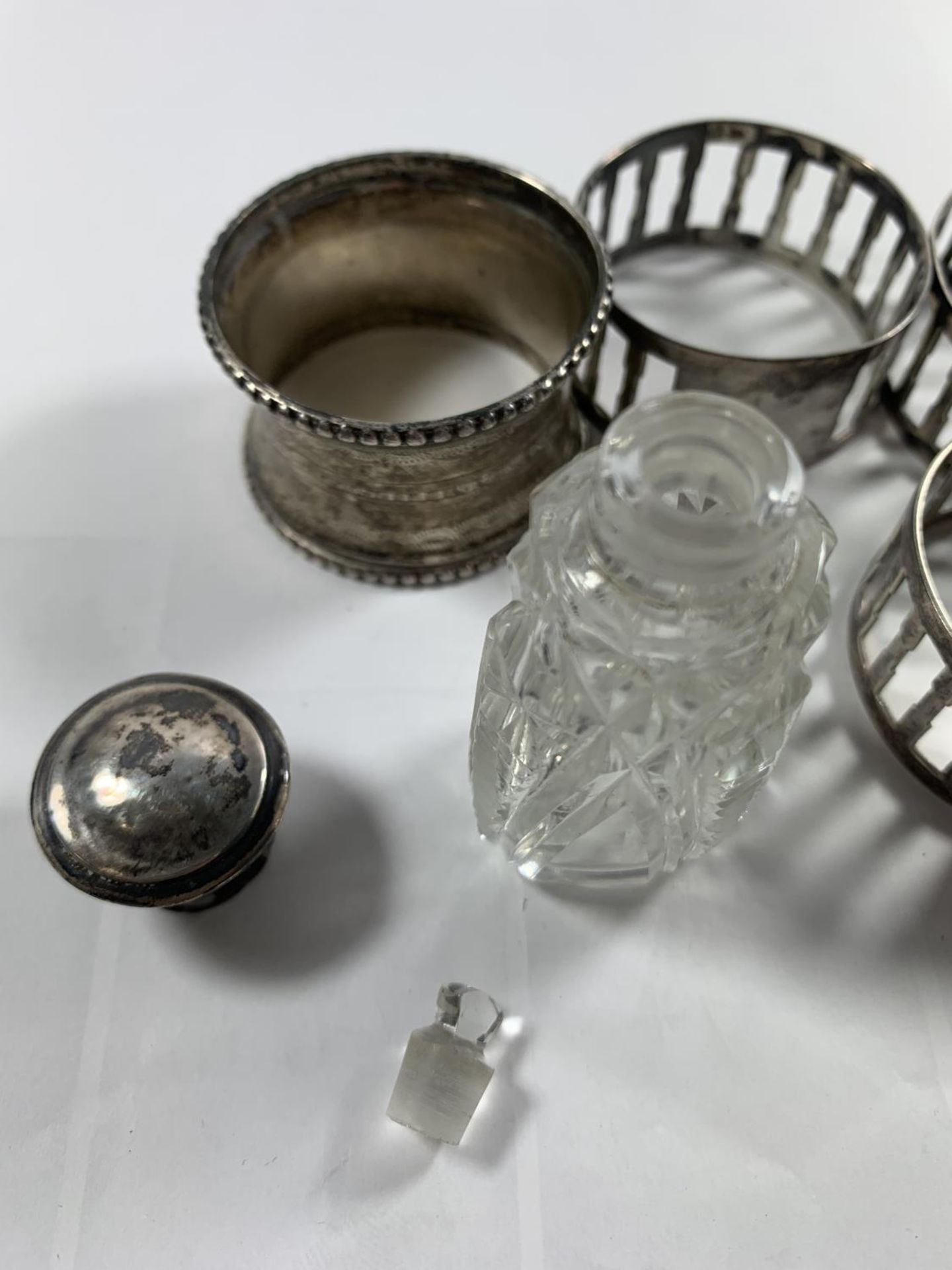 FOUR SILVER NAPKIN RINGS AND A SILVER LIDDED PERFUME BOTTLE WITH STOPPER - Image 6 of 6