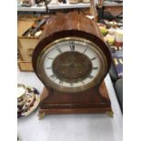 A LARGE VINTAGE MAHOGANY CASED MANTLE CLOCK WITH BRASS FEET HEIGHT 33CM