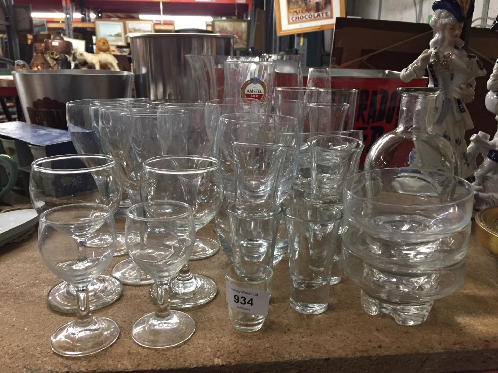 A LARGE QUANTITY OF GLASSES TO INCLUDE WINE, SHERRY, LICQUER, TUMBLERS, DESSERT BOWLS, VASES, ETC
