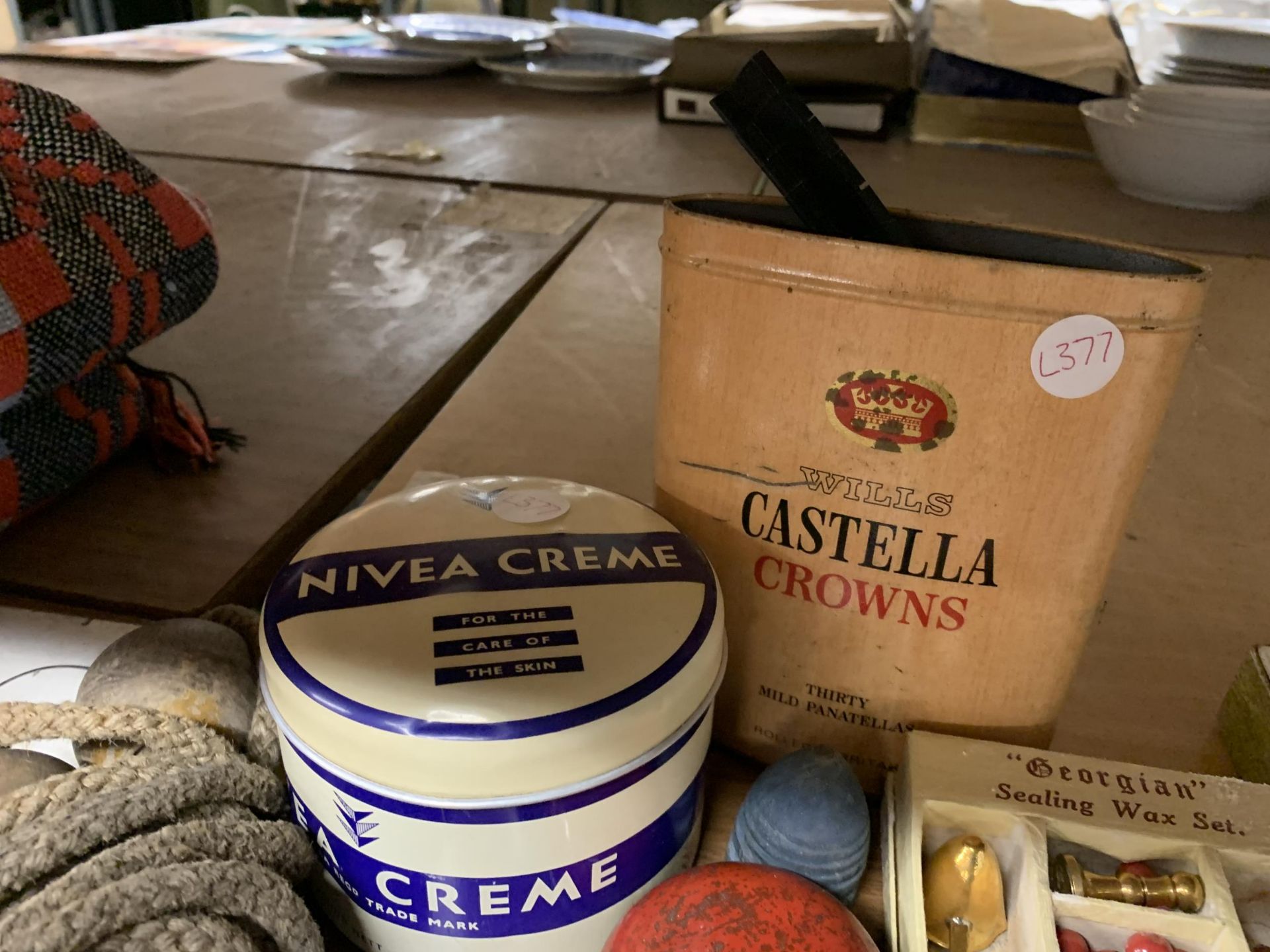 A MIXED LOT OF VINTAGE ITEMS, ENAMEL CHAMBER STICK, NIVEA CERAMIC LIDDED POT AND VARIOUS ADVERTISING - Image 5 of 6