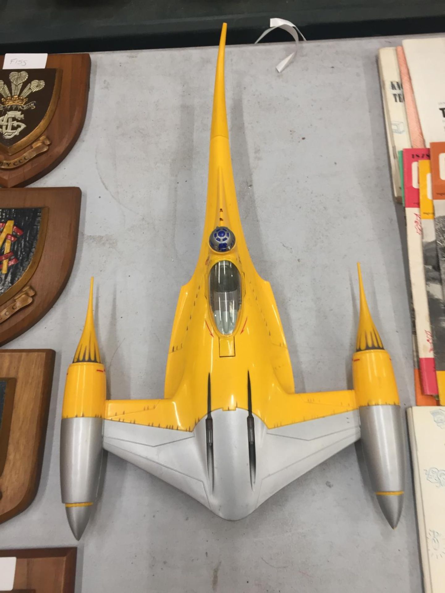 A STAR WARS ORIGINAL 1998 NABOO STAR FIGHTER SHIP