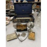 A MIXED LOT TO INCLUDE BRASS WEIGHTS IN BOX, SMALL GLOBE ETC